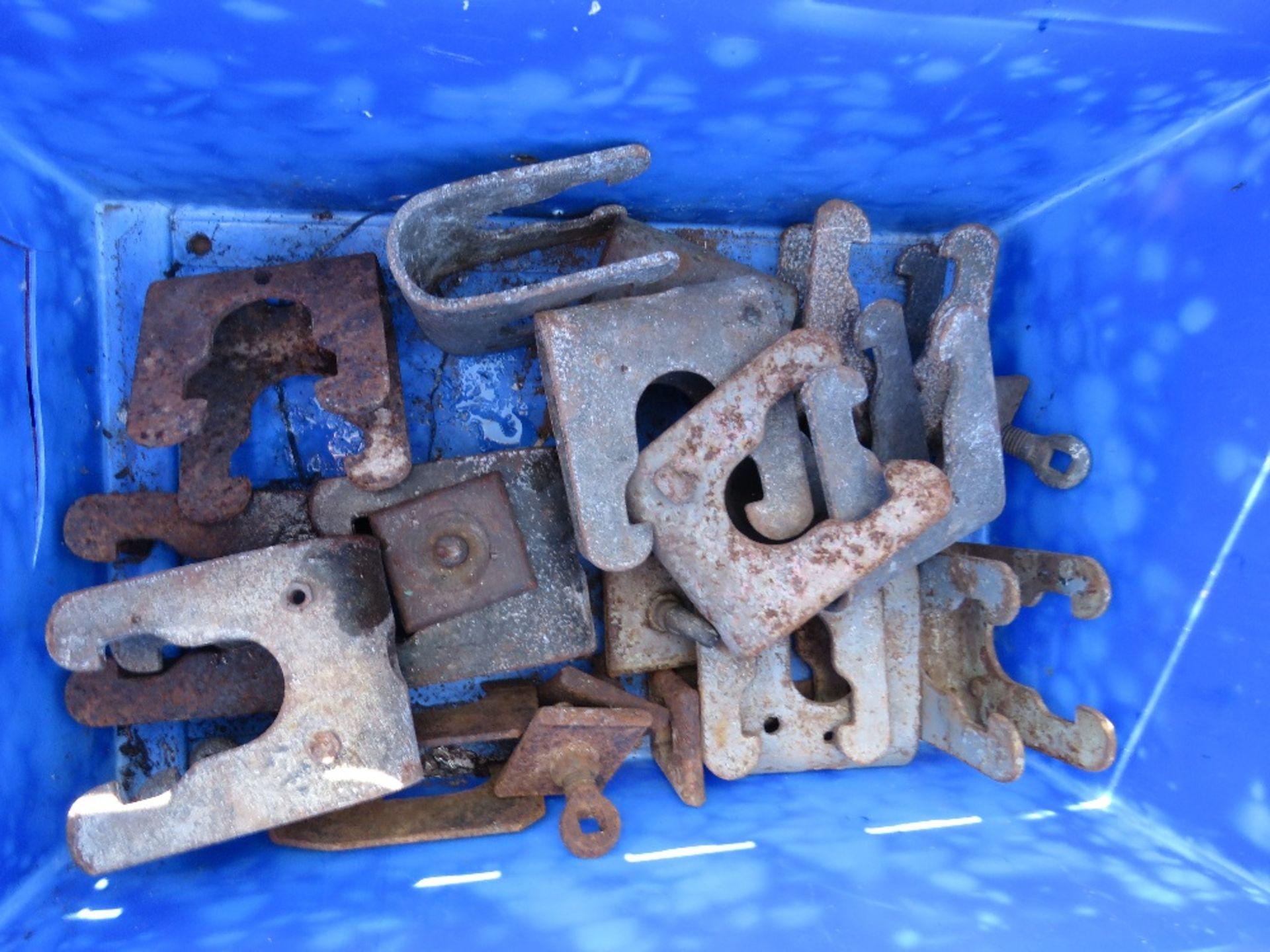 4no. Crates of scaffold clips - Image 5 of 5