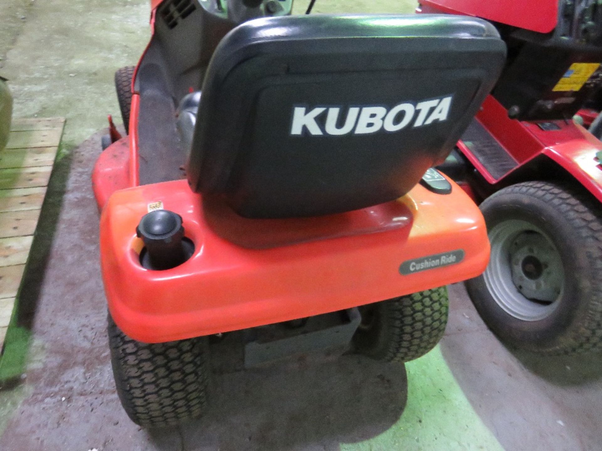 KUBOTA T1560 RIDE ON MOWER, - Image 4 of 4