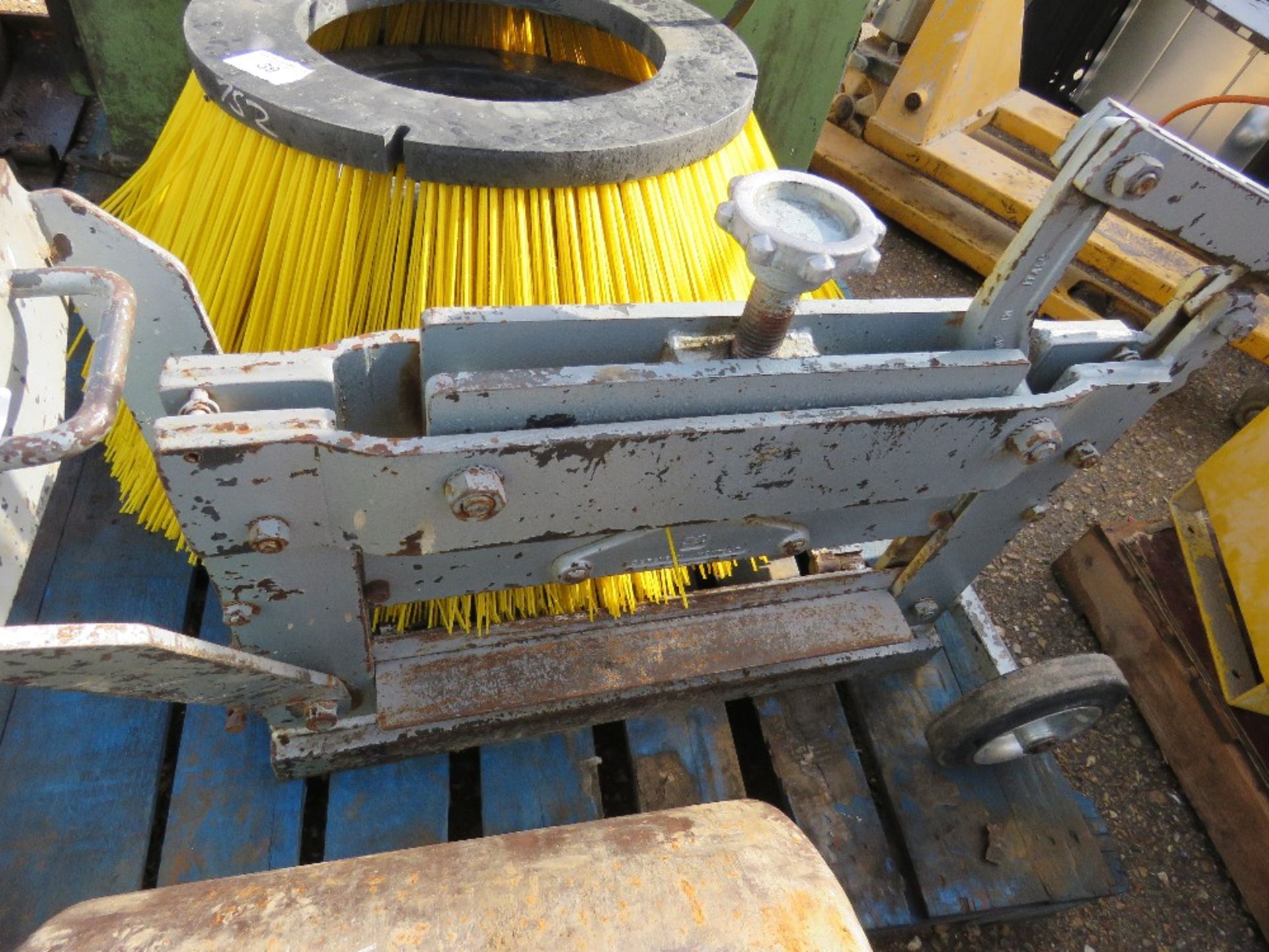 Heavy duty block splitter