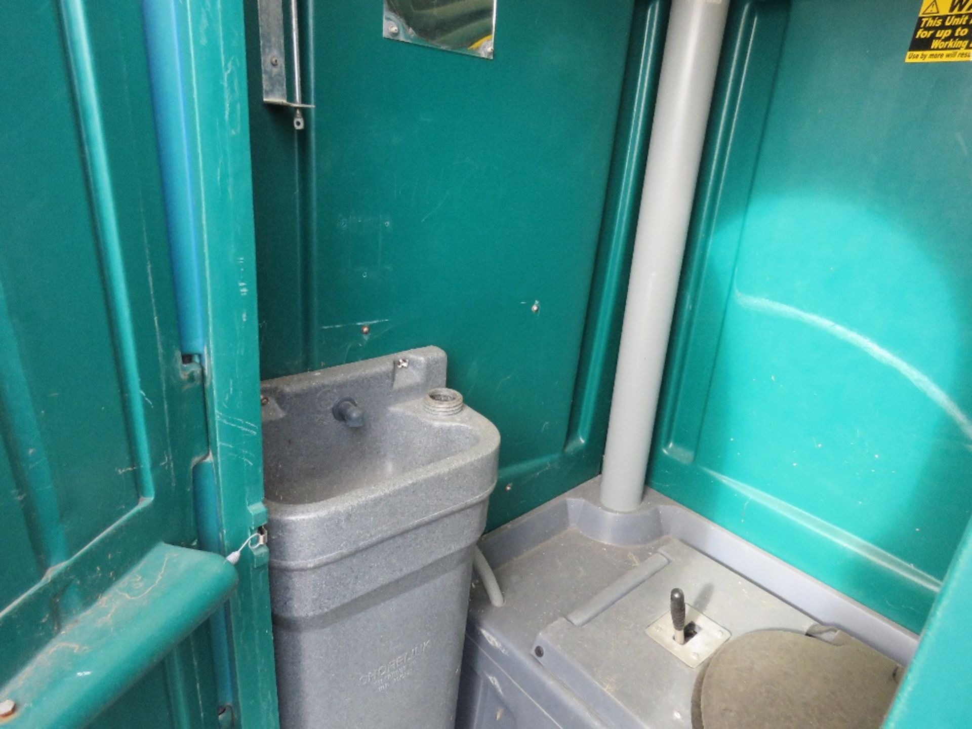 Portable site toilet - Image 3 of 4