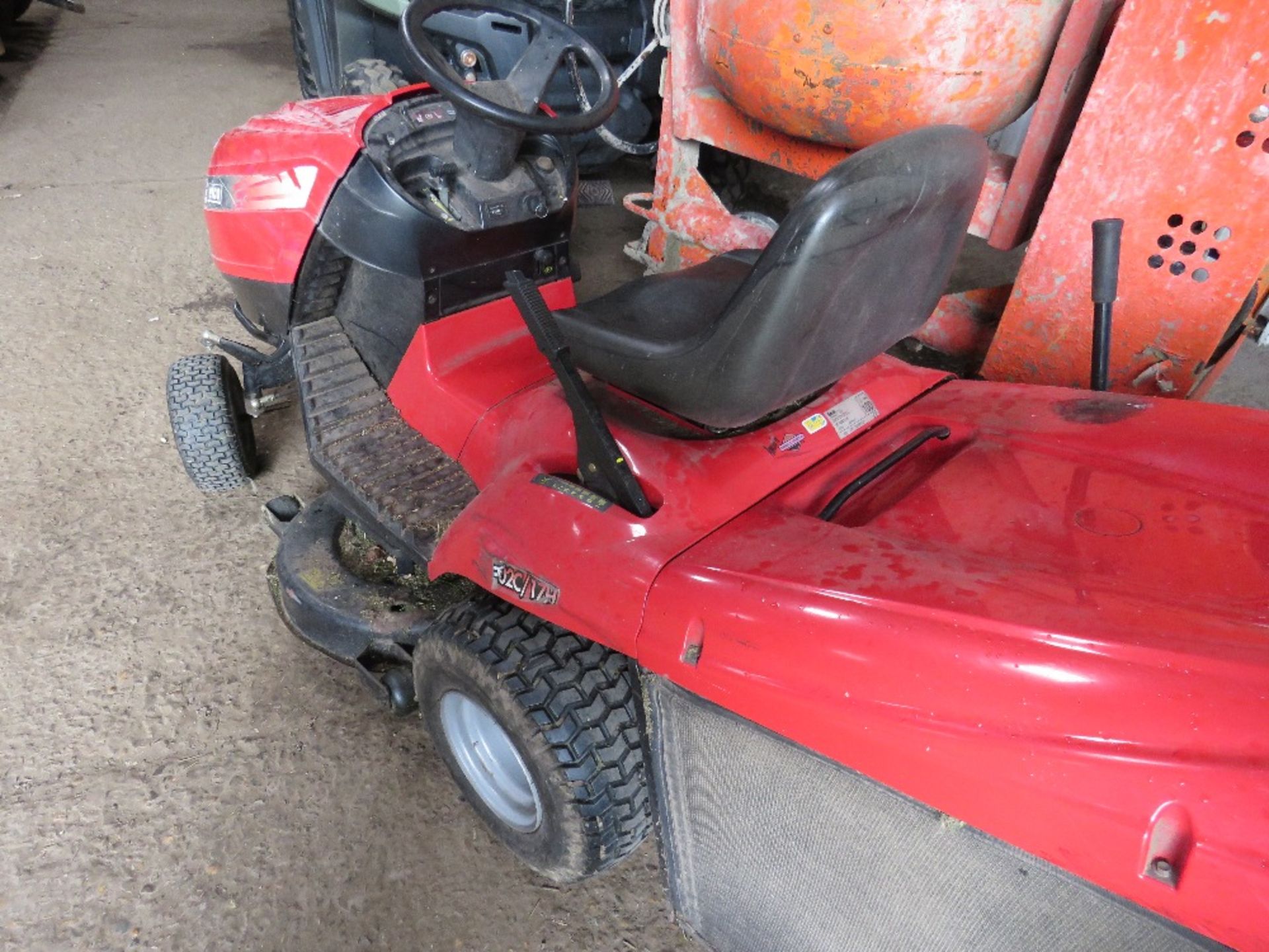 EFCO HYDRO RIDE ON MOWER WITH COLLECTOR, WHEN TESTED WAS SEEN TO RUN BUT NOT DRIVE, THEREFORE SOLD - Image 2 of 4