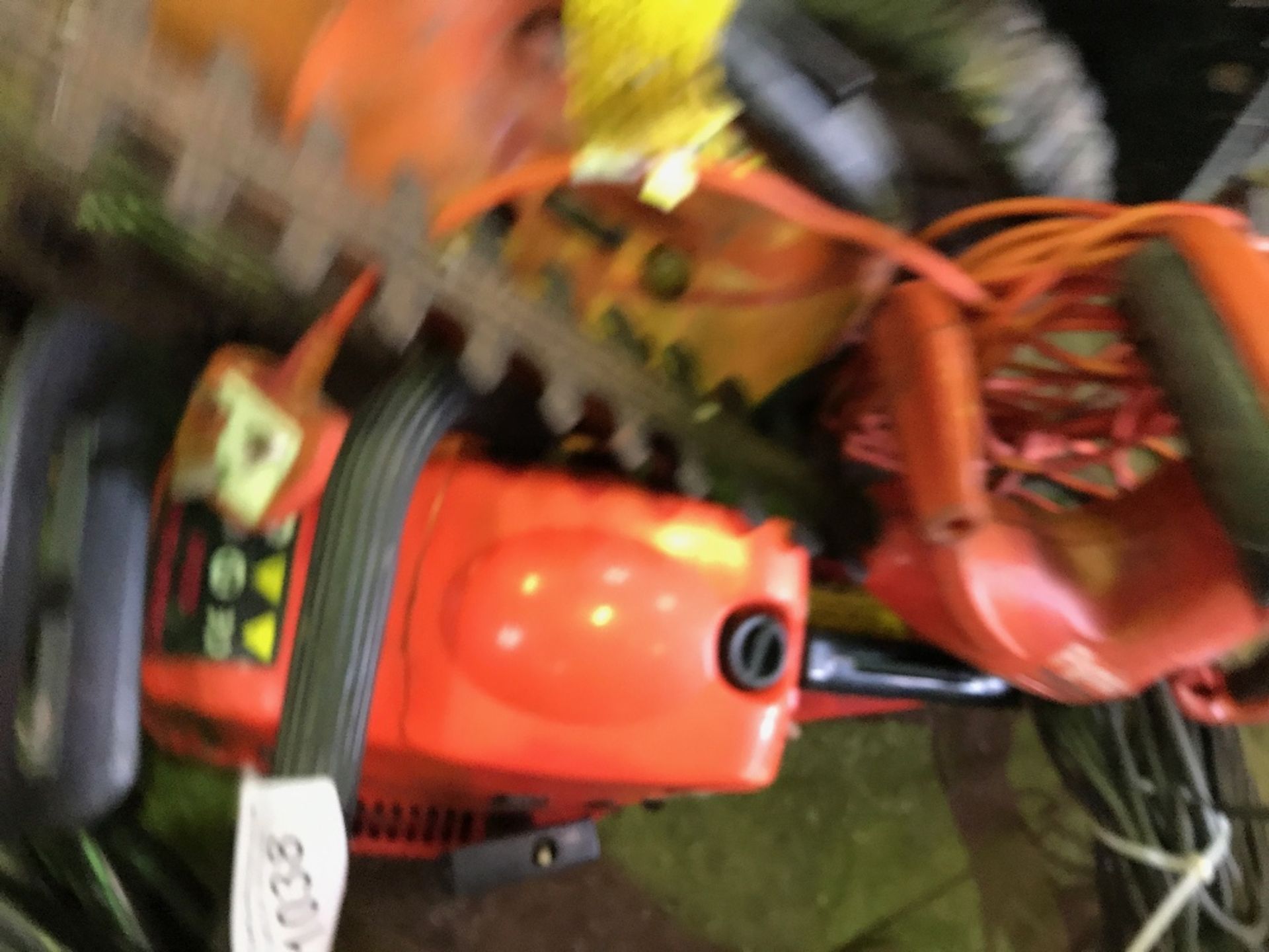 Chainsaw, hedge cutter and Stihl petrol saw - Image 2 of 4