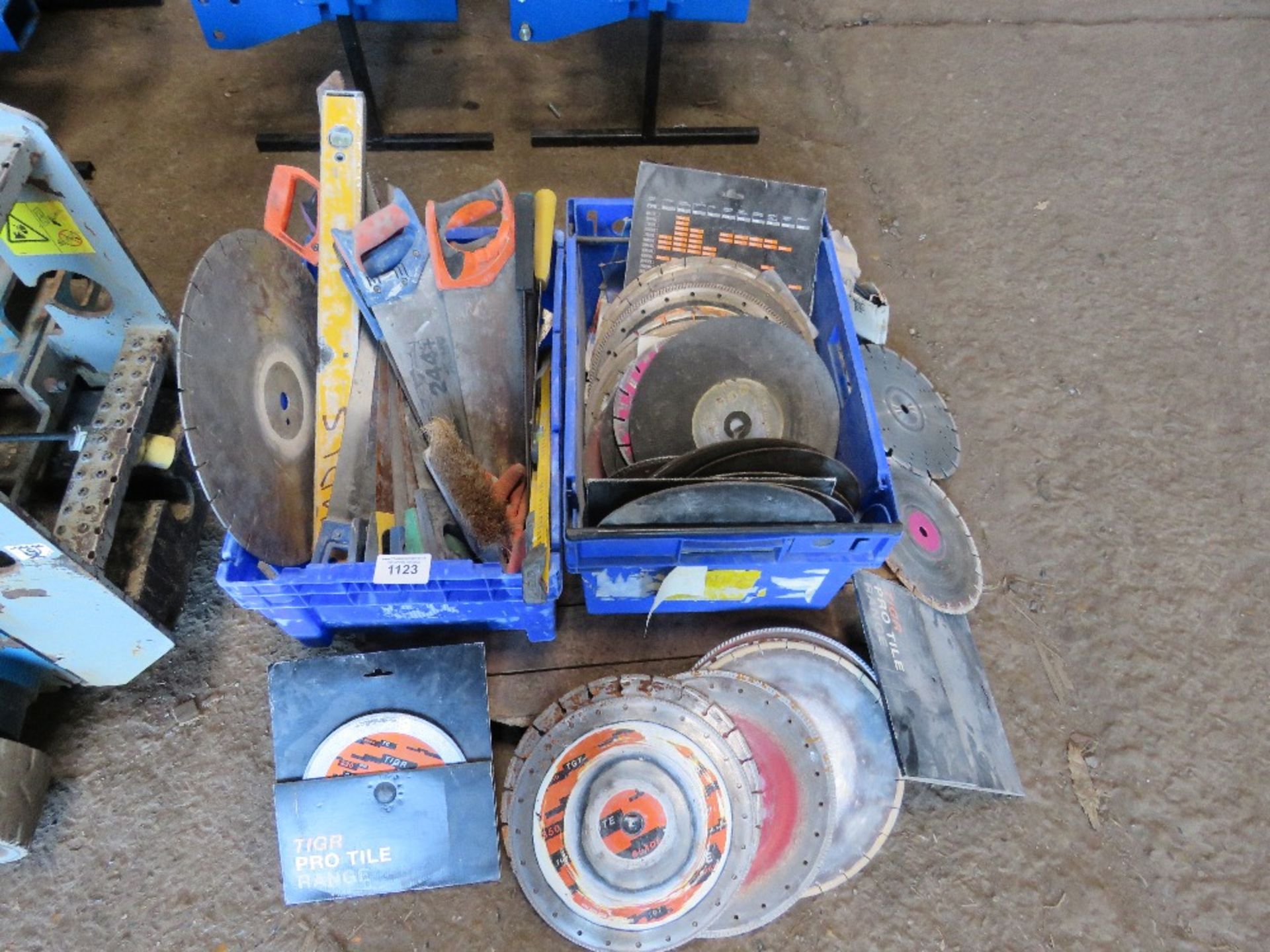 PALLET CONTAINING HAND SAWS AND MASONARY SAW BLADES ETC. DIRECT FROM COMPANY LIQUIDATION. All