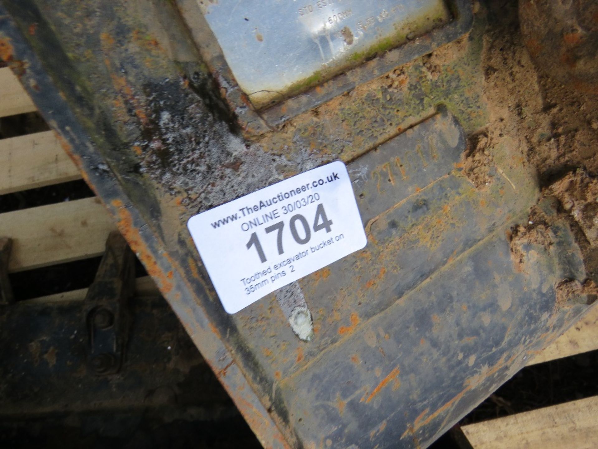 Toothed excavator bucket on 35mm pins, 2ft width approx. - Bild 2 aus 5