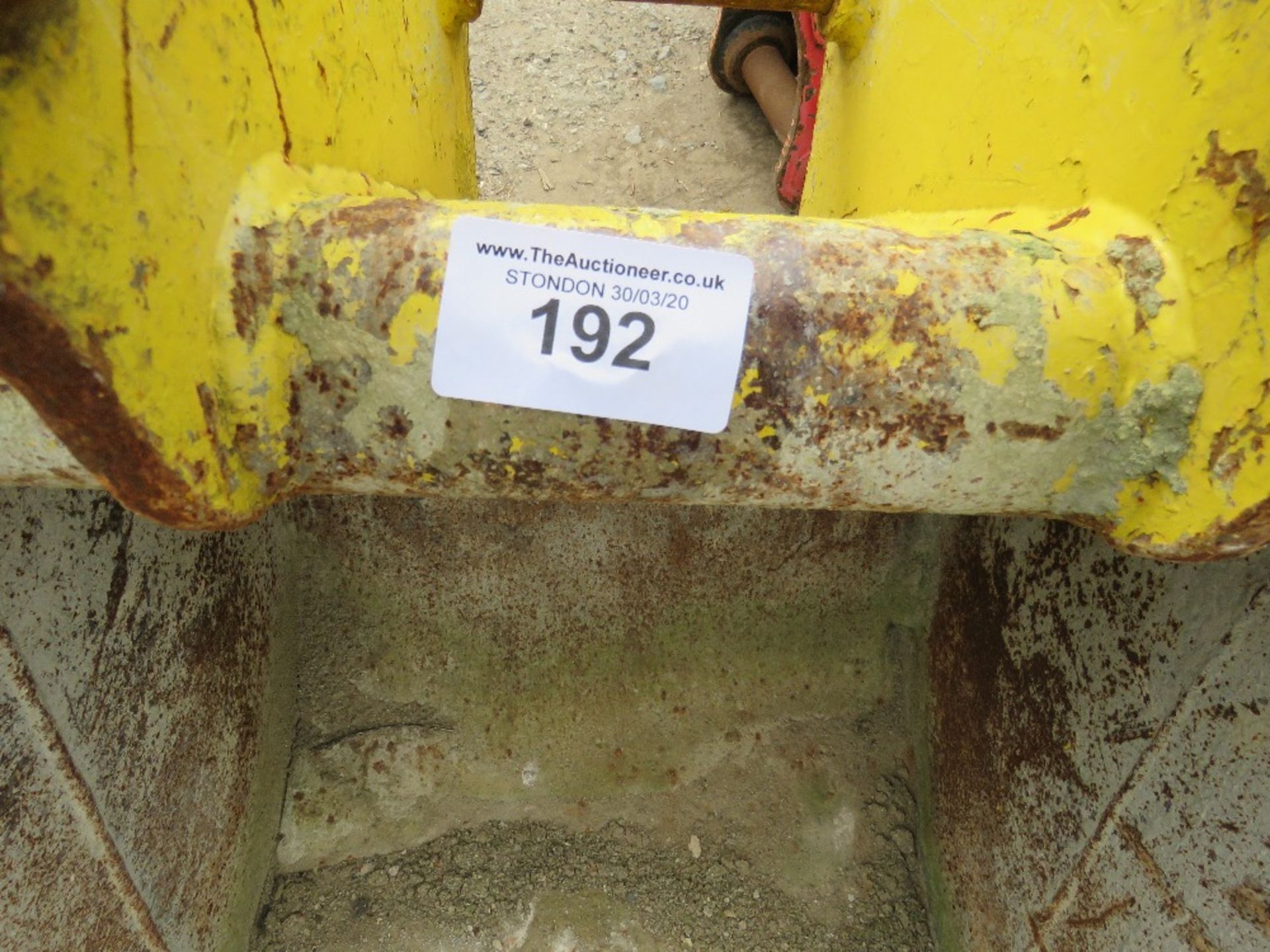 24" EXCAVATOR BUCKET ON 45MM PINS - Image 3 of 3