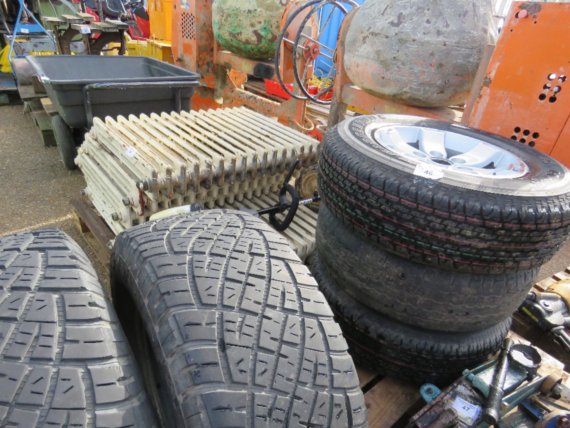 3no. 245/70 R16 wheels/tyres plus 2no. tyres. WHEELS BELIEVED TO BE FOR FORD RANGER - Image 4 of 4