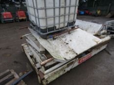 WHEEL WASHING BATH COMPLETE WITH SUBMERSIBLE PUMP AND IBC CONTAINER