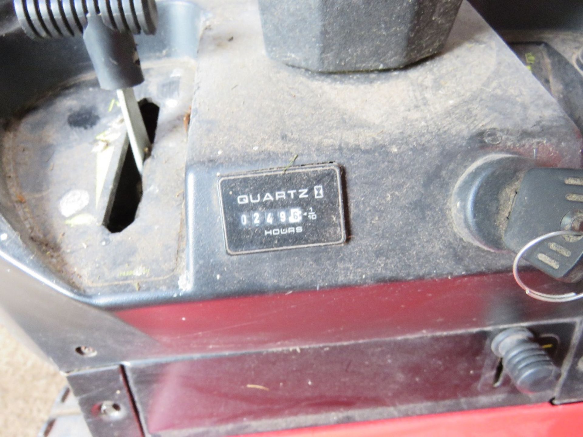 EFCO HYDRO RIDE ON MOWER WITH COLLECTOR, WHEN TESTED WAS SEEN TO RUN BUT NOT DRIVE, THEREFORE SOLD - Image 3 of 4