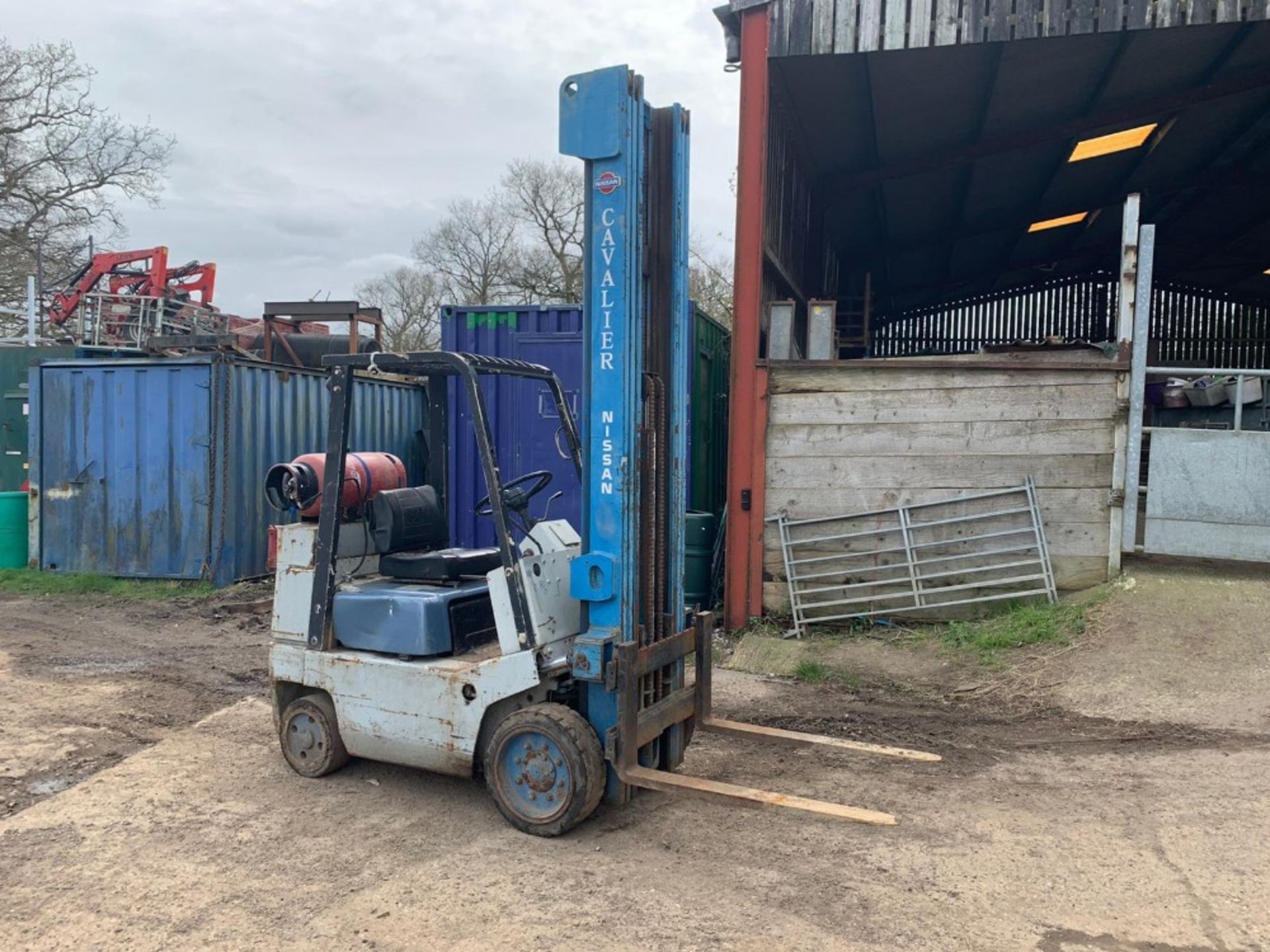 NISSAN CPF02 GAS POWERED FORKLIFT TRUCK, 7M LIFT HEIGHT, 2 TONNE LIFT, HOUR CLOCK BLANK, YEAR - Image 5 of 5