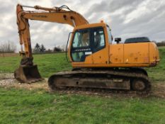 HYUNDAI 180 LC-3 STEEL TRACKED EXCAVATOR, YEAR 1998 WITH BUCKETS.