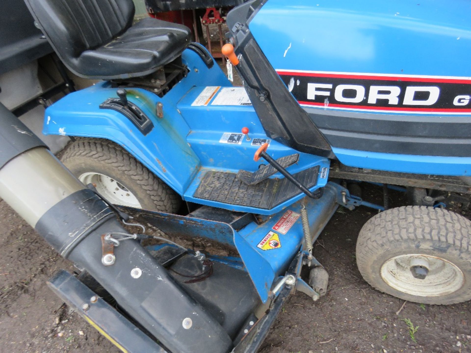 Ford GT72 2wd diesel ride on mower c/w collector - Image 2 of 6