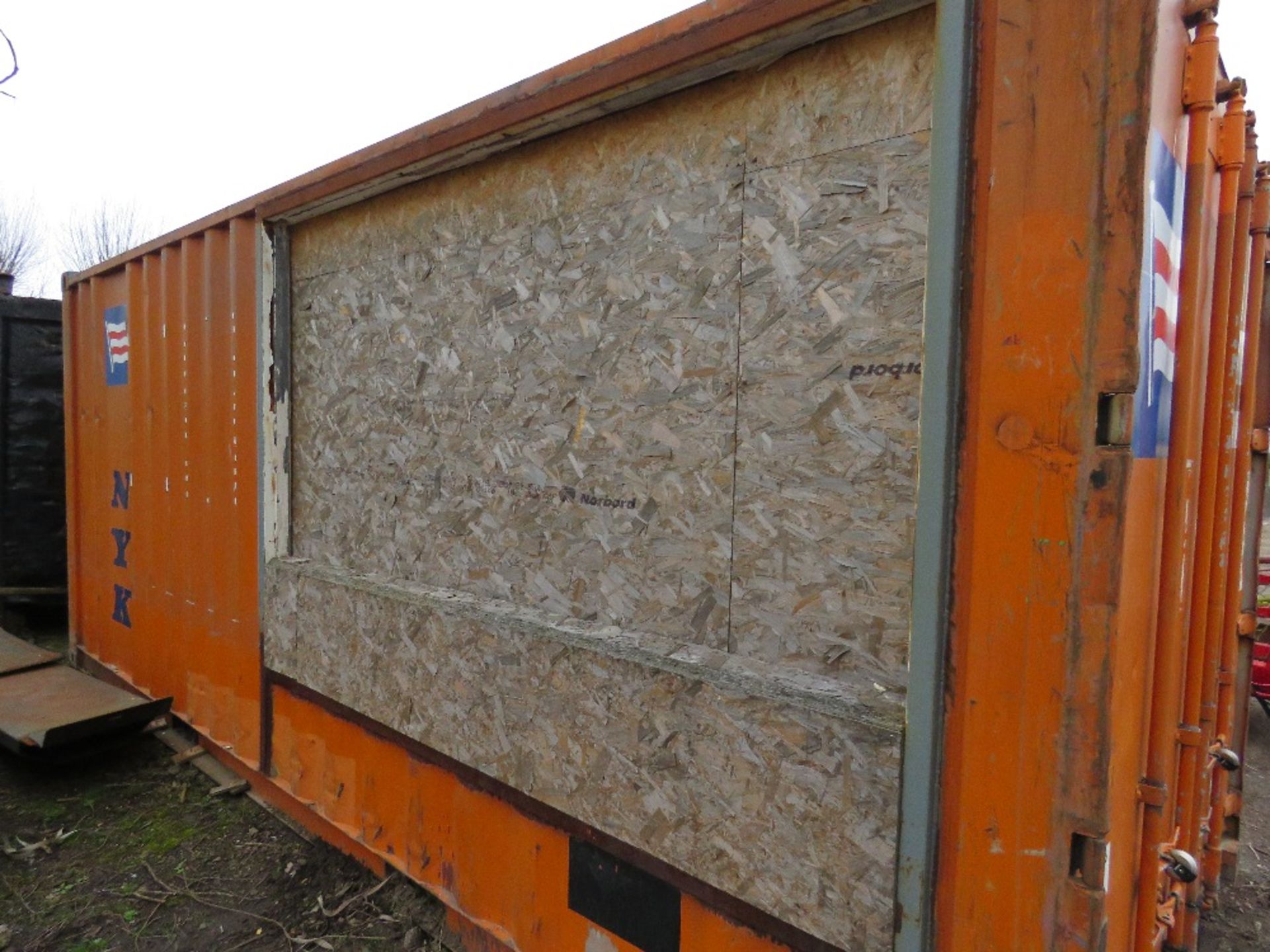 20ft Shipping container, lined, with serving hatch and side door - Image 7 of 7
