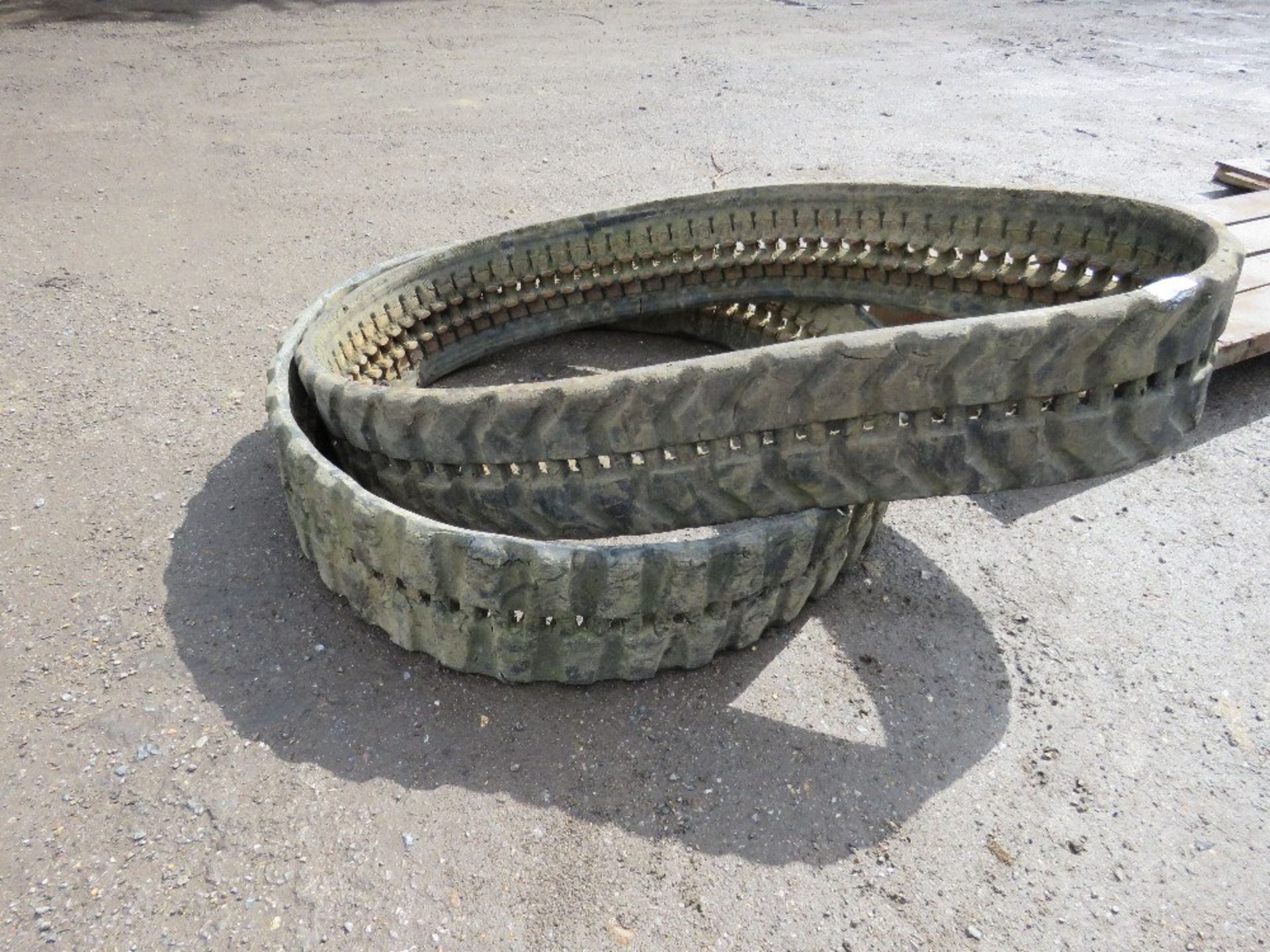 PAIR OF PART WORN 3 TONNE DIGGER TRACKS 30-53X80N904A