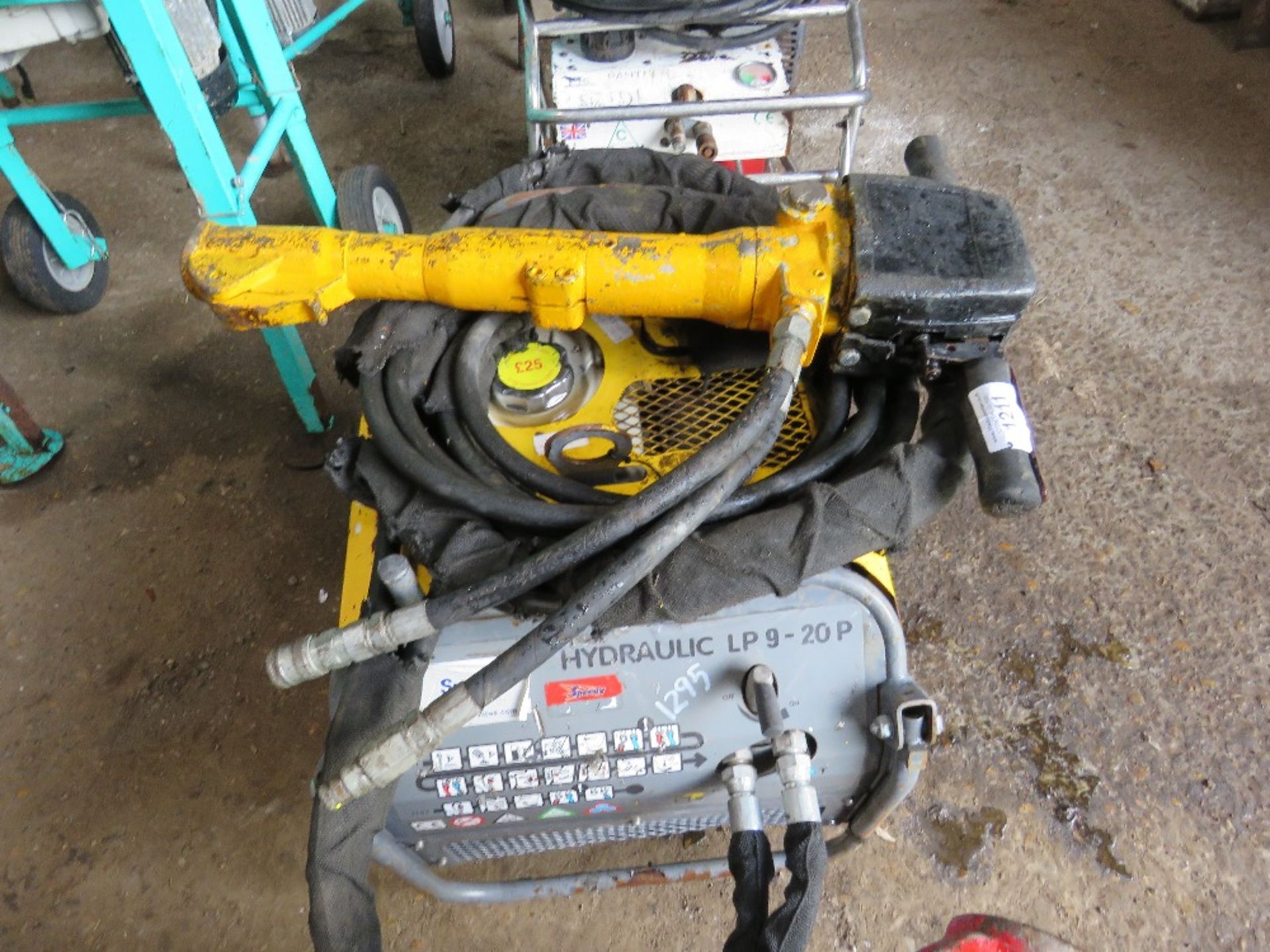 ATLAS COPCO LP9-20P HYDRAULIC BREAKER PACK COMPLETE WITH HOSE AND GUN - Image 2 of 3