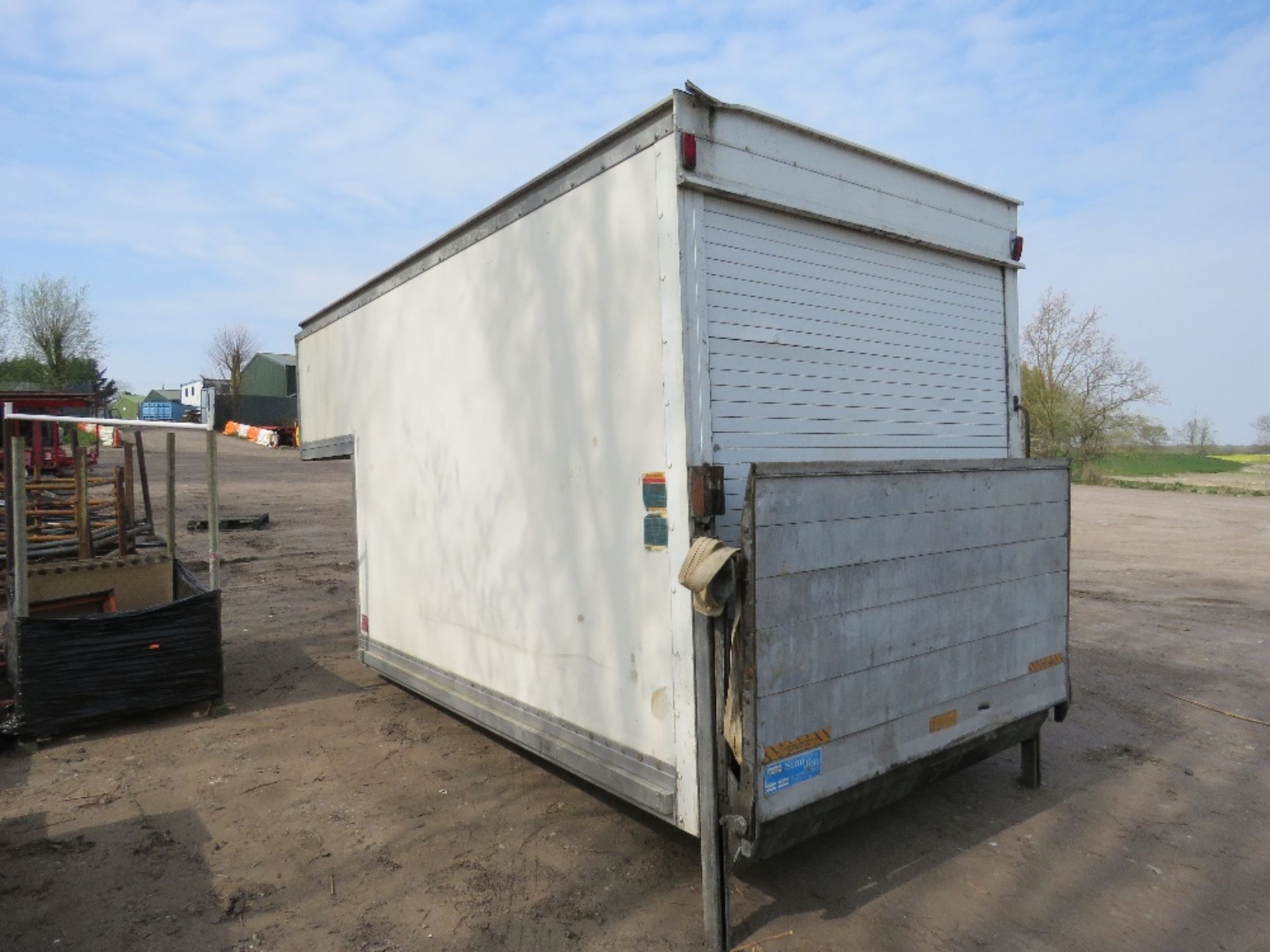 luton body for van with tail lift - Image 3 of 7