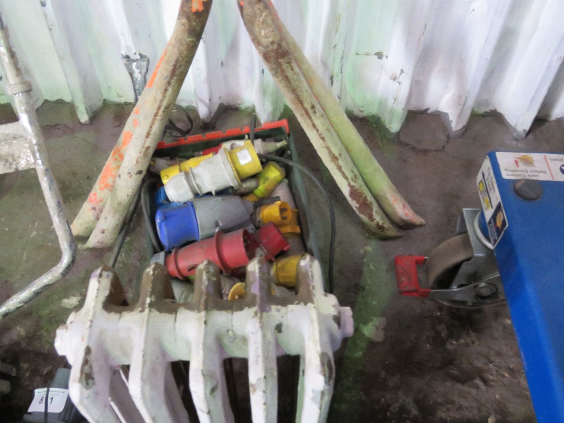 Mixer stand, radiator and electrical plugs