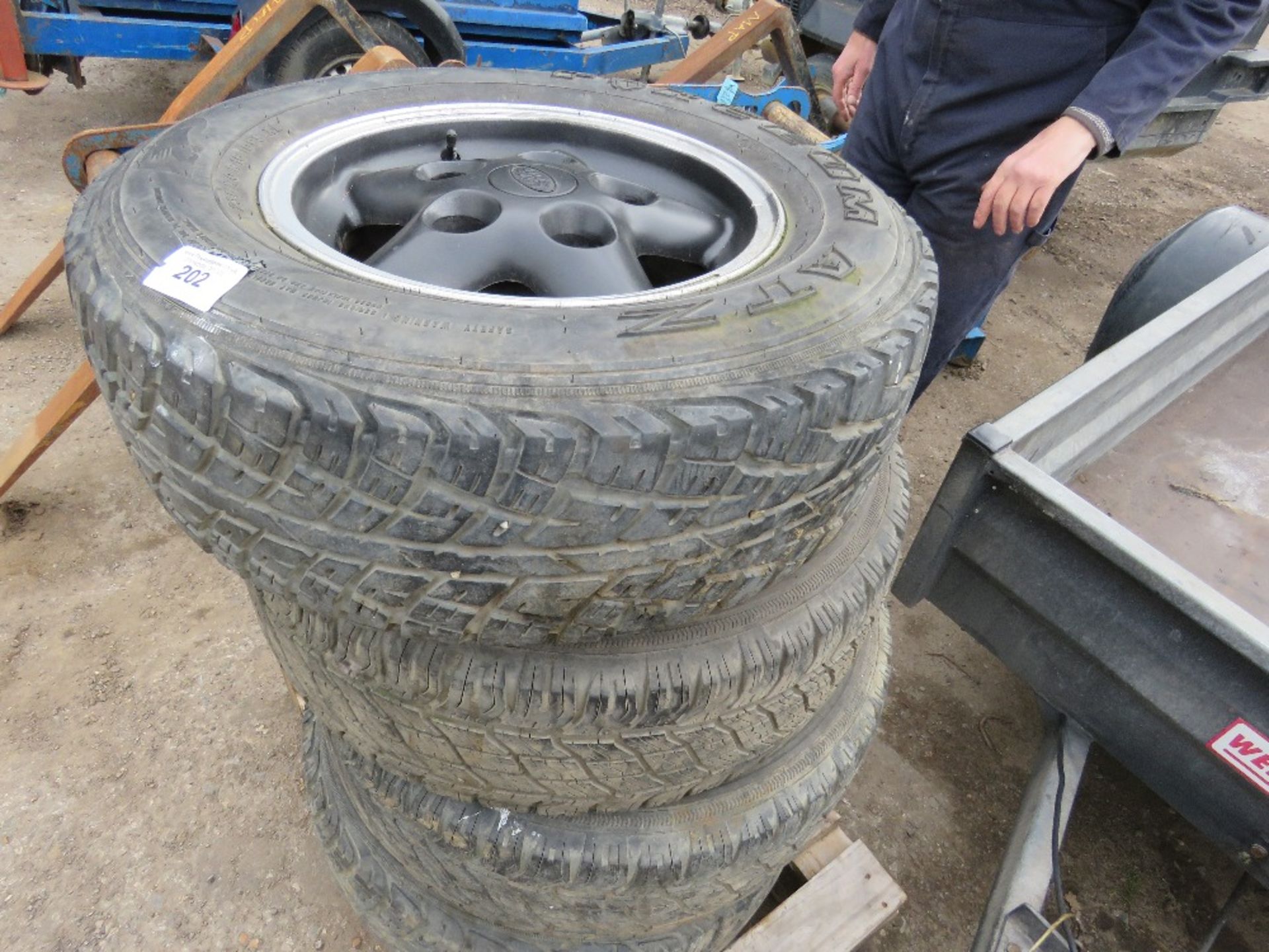 4 X LANDROVER ALLOY WHEELS AND TYRES 235/70R16 SIZE - Image 2 of 5