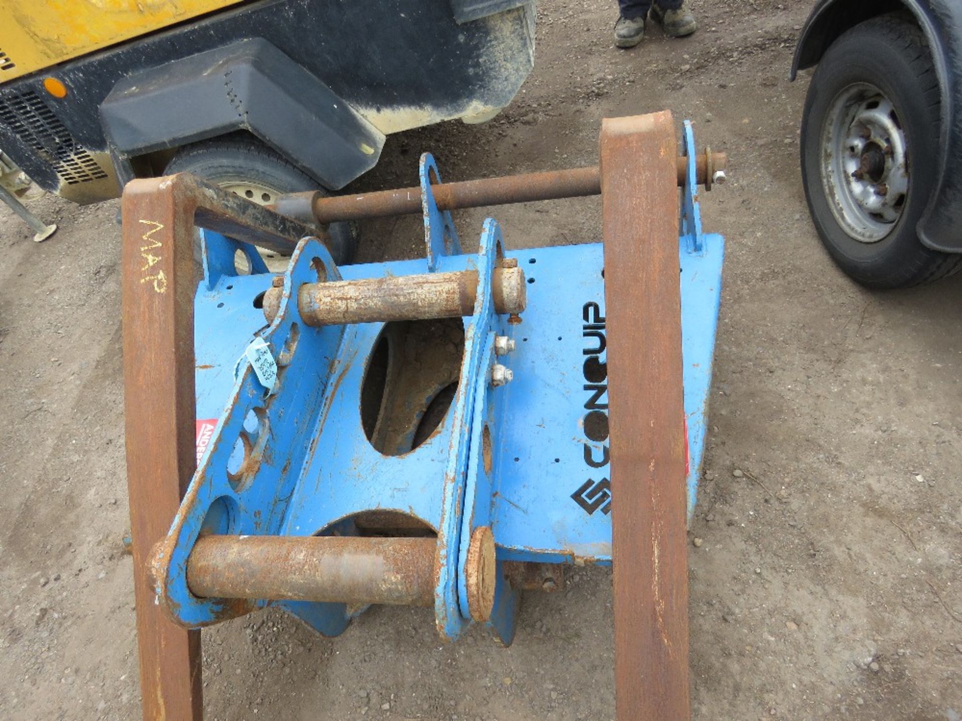 SET OF CONQUIP EXCAVATOR MOUNTED PALLET FORKS, UNTESTED - Image 2 of 4