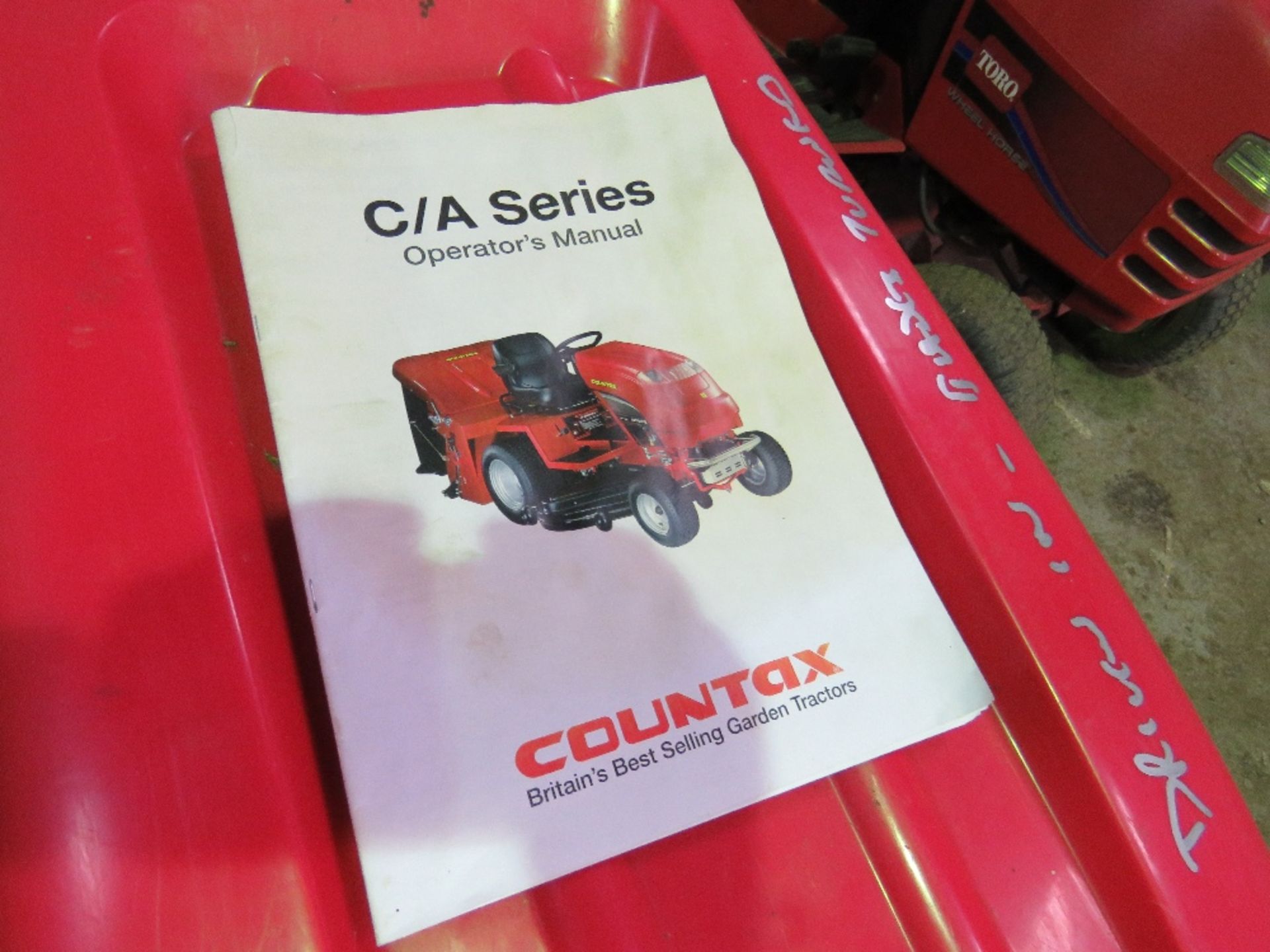 COUNTAX C300H PETROL ENGINED RIDE ON MOWER - Image 4 of 5