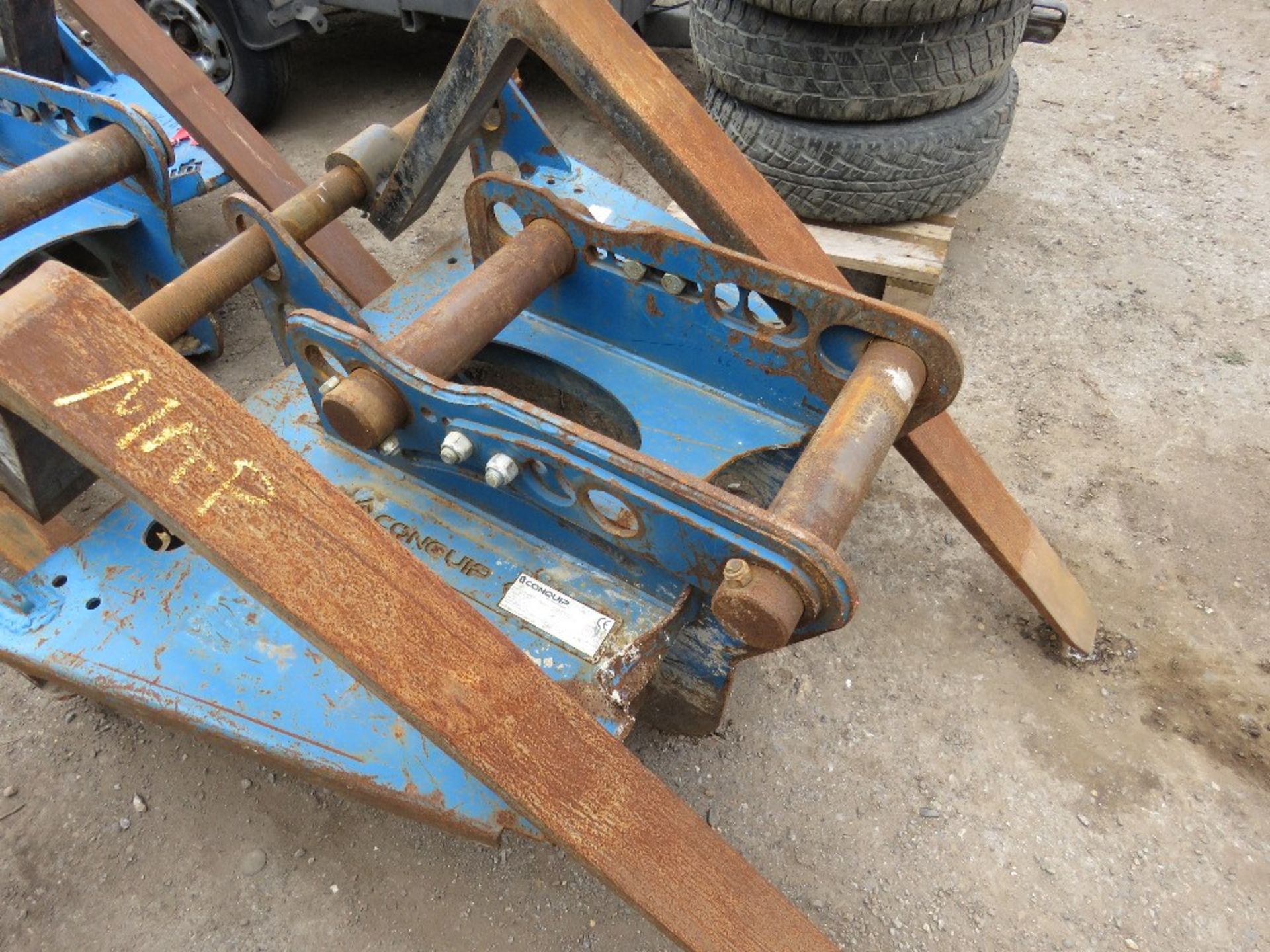 SET OF CONQUIP EXCAVATOR MOUNTED PALLET FORKS, UNTESTED - Image 2 of 4