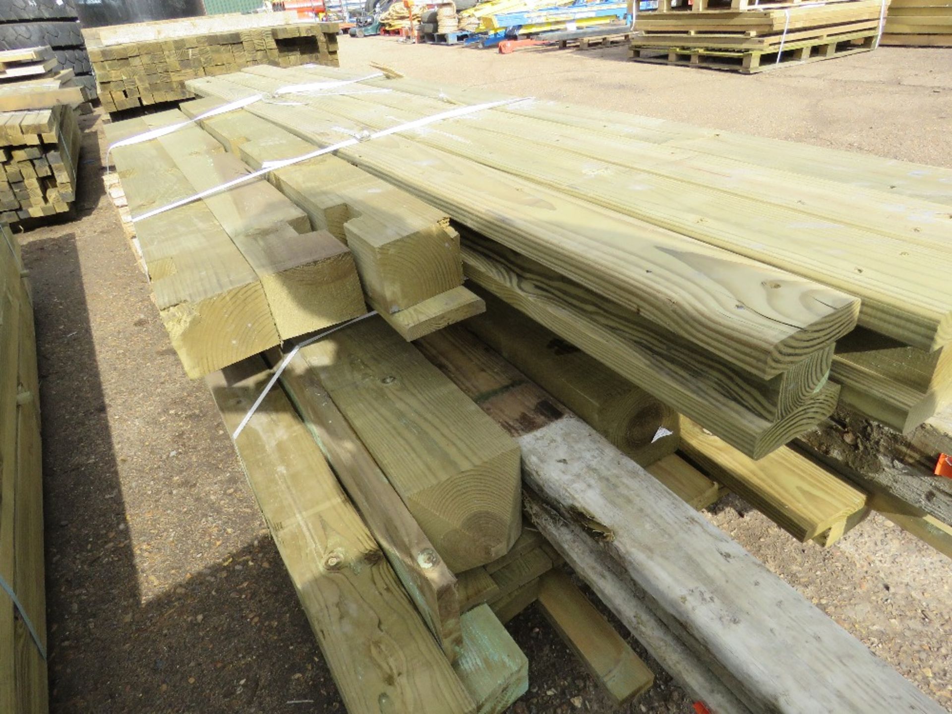 2no. Pallets containing assorted posts and timber - Image 3 of 4