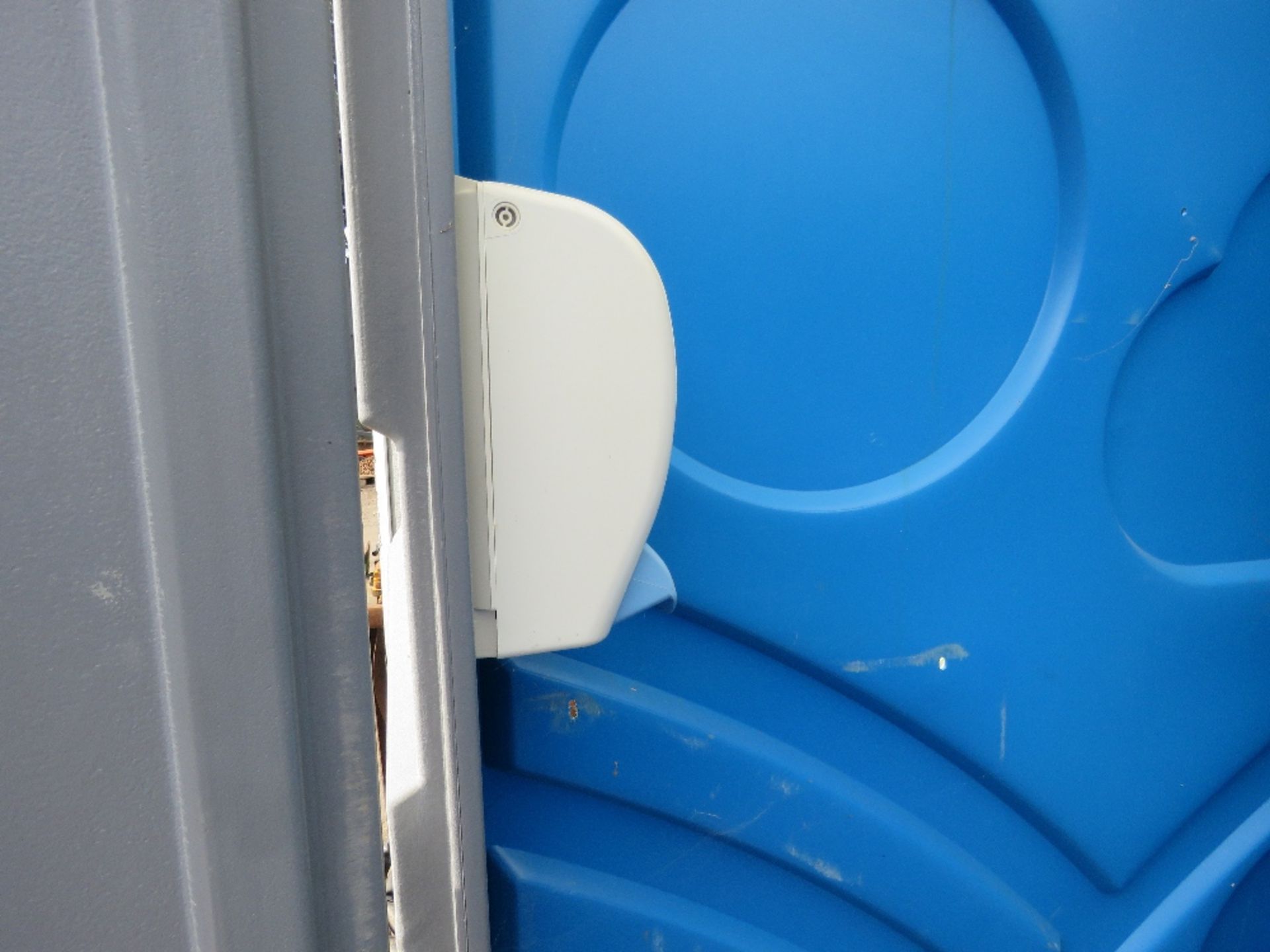 PORTABLE SITE TOILET - Image 3 of 4