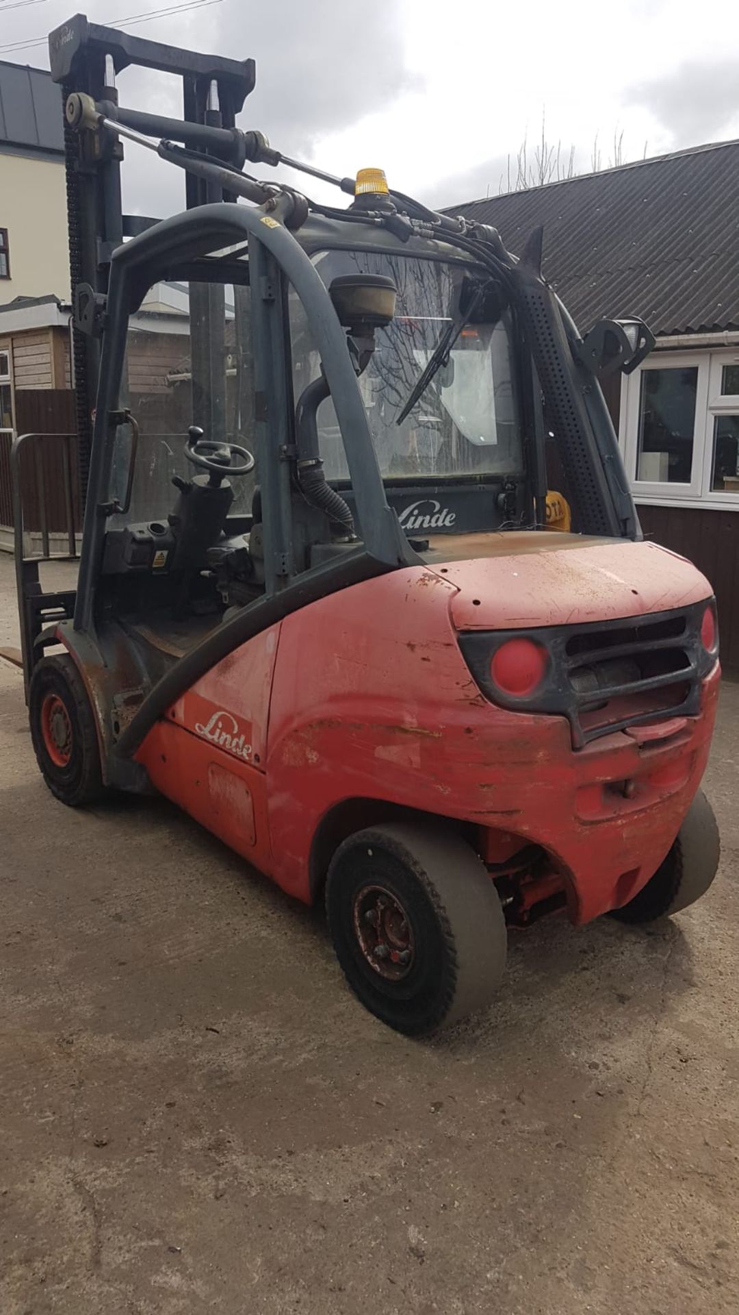 LINDE H35D DIESEL ENGINED 3.5TONNE FORKLIFT TRUCK, YEAR 2007. 4.4METRE MAST WITH SIDE SHIFT. - Image 3 of 3