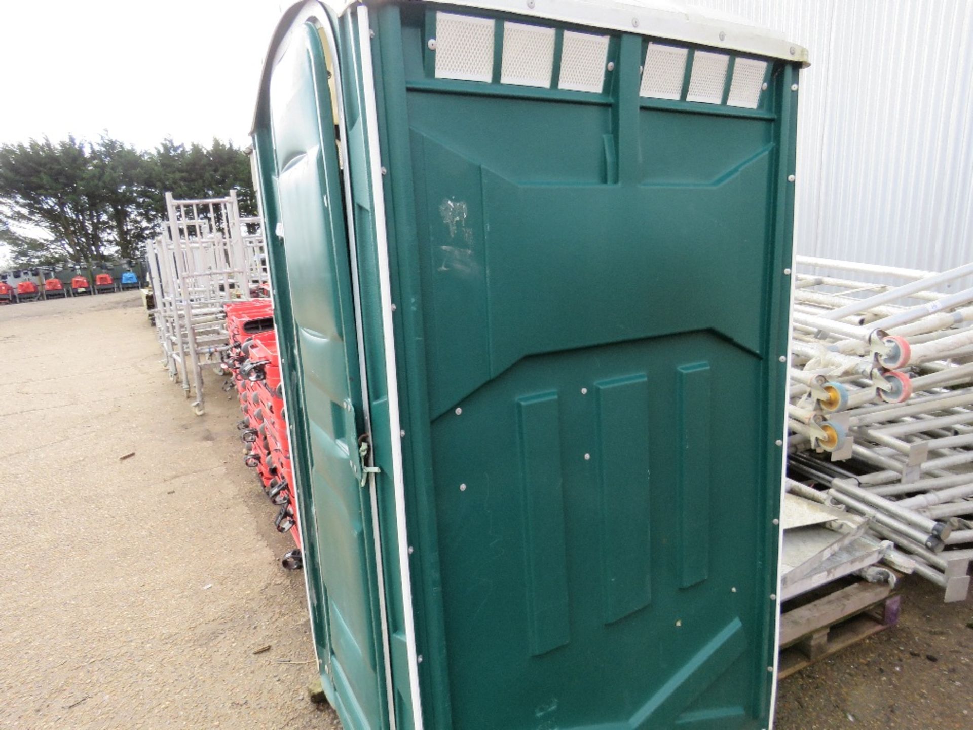 Portable site toilet - Image 4 of 4