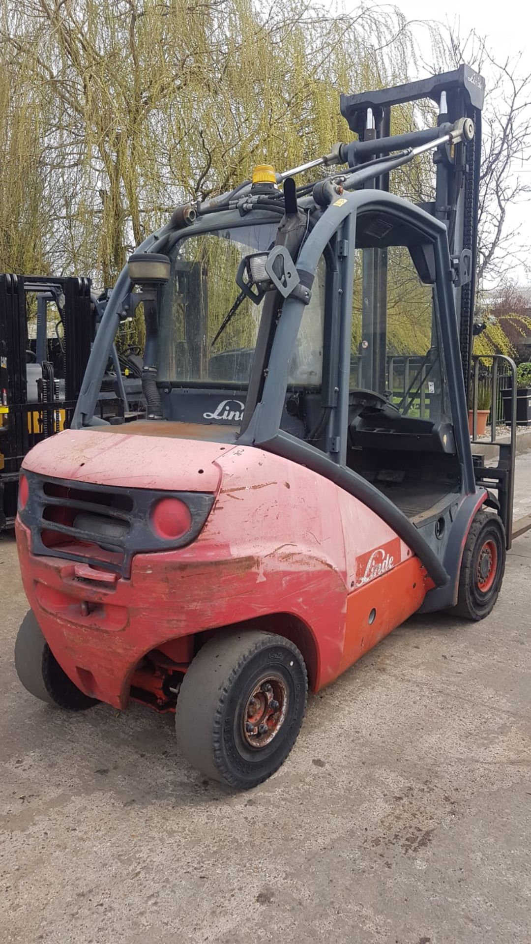 LINDE H35D DIESEL ENGINED 3.5TONNE FORKLIFT TRUCK, YEAR 2007. 4.4METRE MAST WITH SIDE SHIFT. - Image 2 of 3