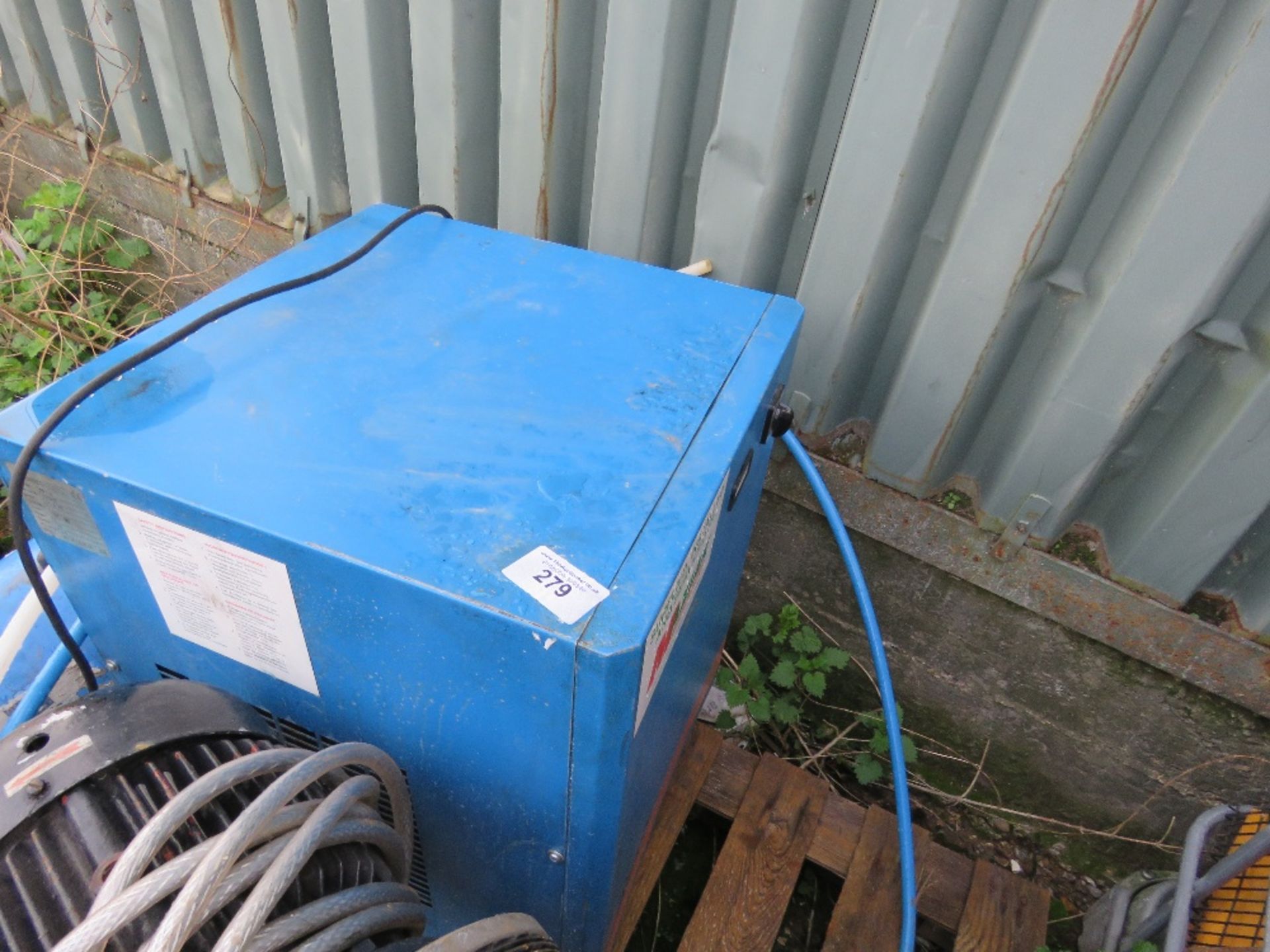 Hydrovane compressor plus Denco air drier unit - Image 3 of 4