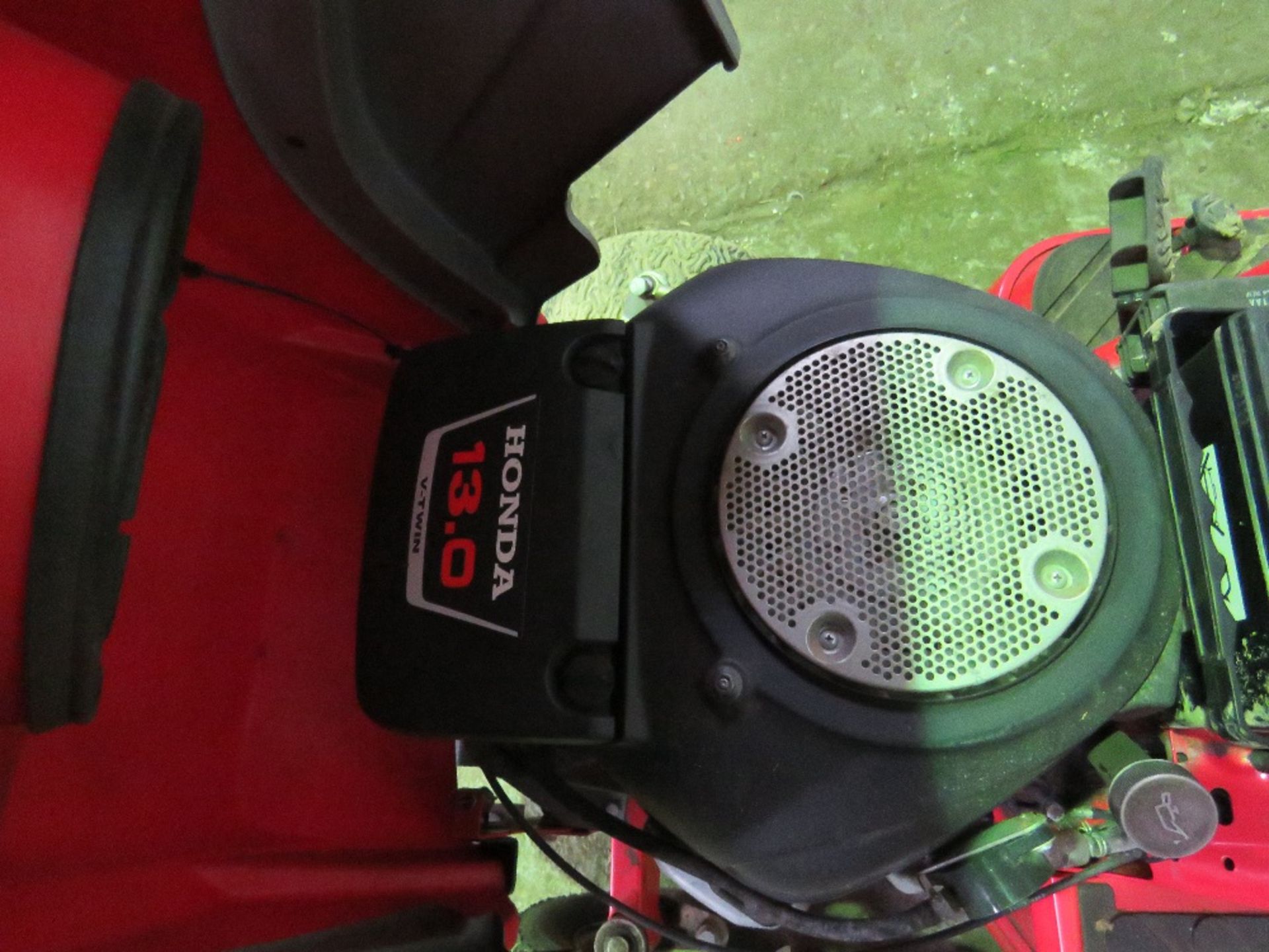 COUNTAX C300H PETROL ENGINED RIDE ON MOWER - Image 5 of 5