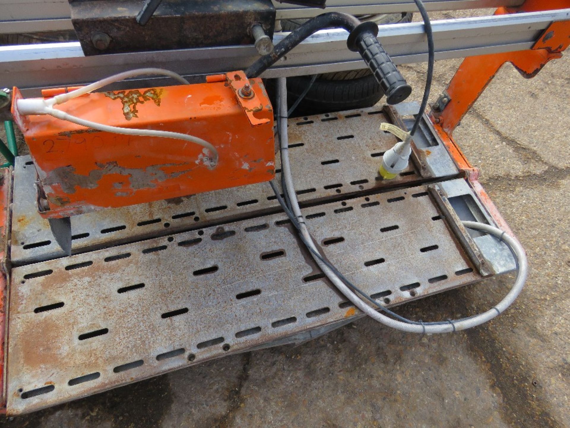 11ov Slab cutting saw bench