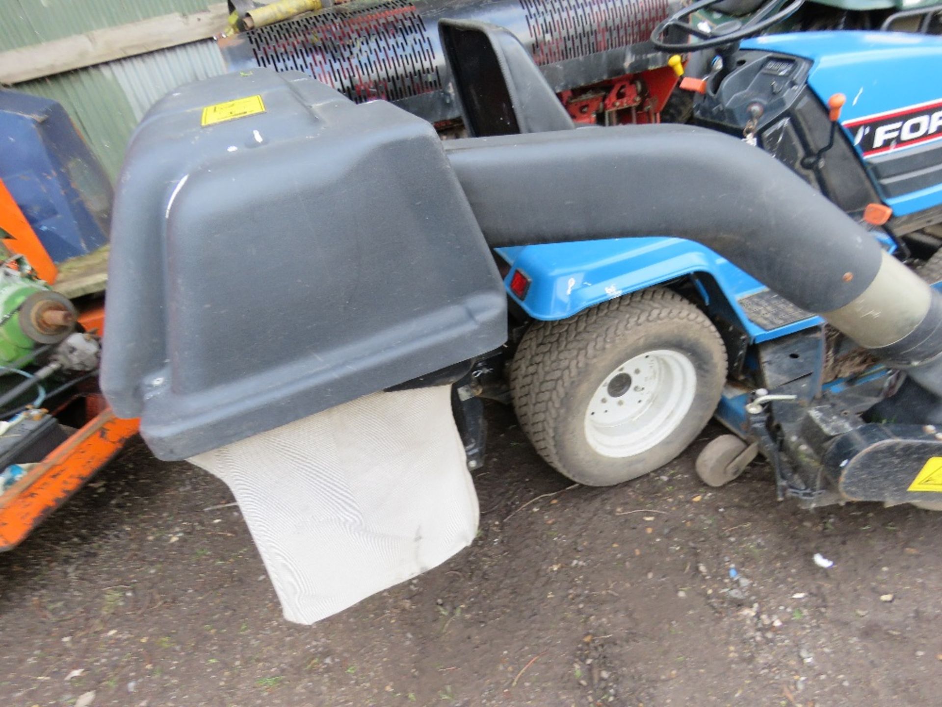 Ford GT72 2wd diesel ride on mower c/w collector - Image 3 of 6