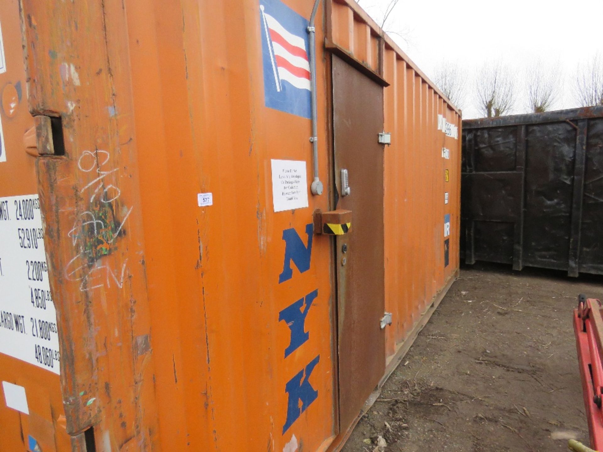 20ft Shipping container, lined, with serving hatch and side door - Image 3 of 7