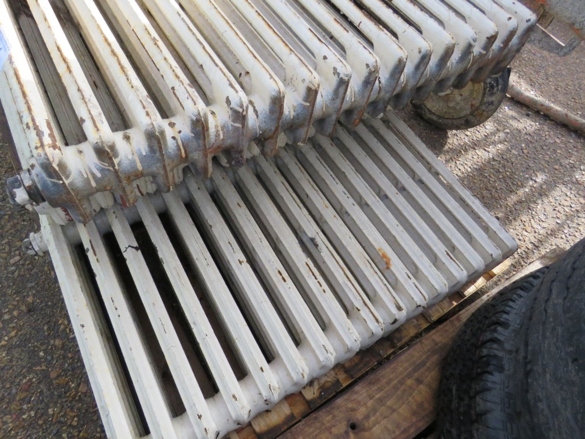 5no. Cast iron radiators - Image 3 of 3