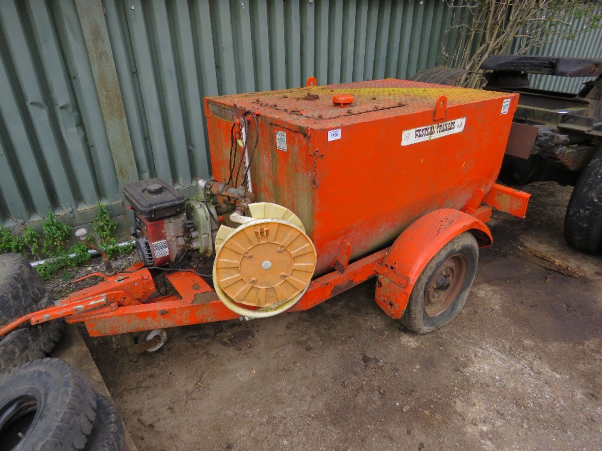 WESTERN SINGLE AXLED WATER BOWSER C/W PUMP