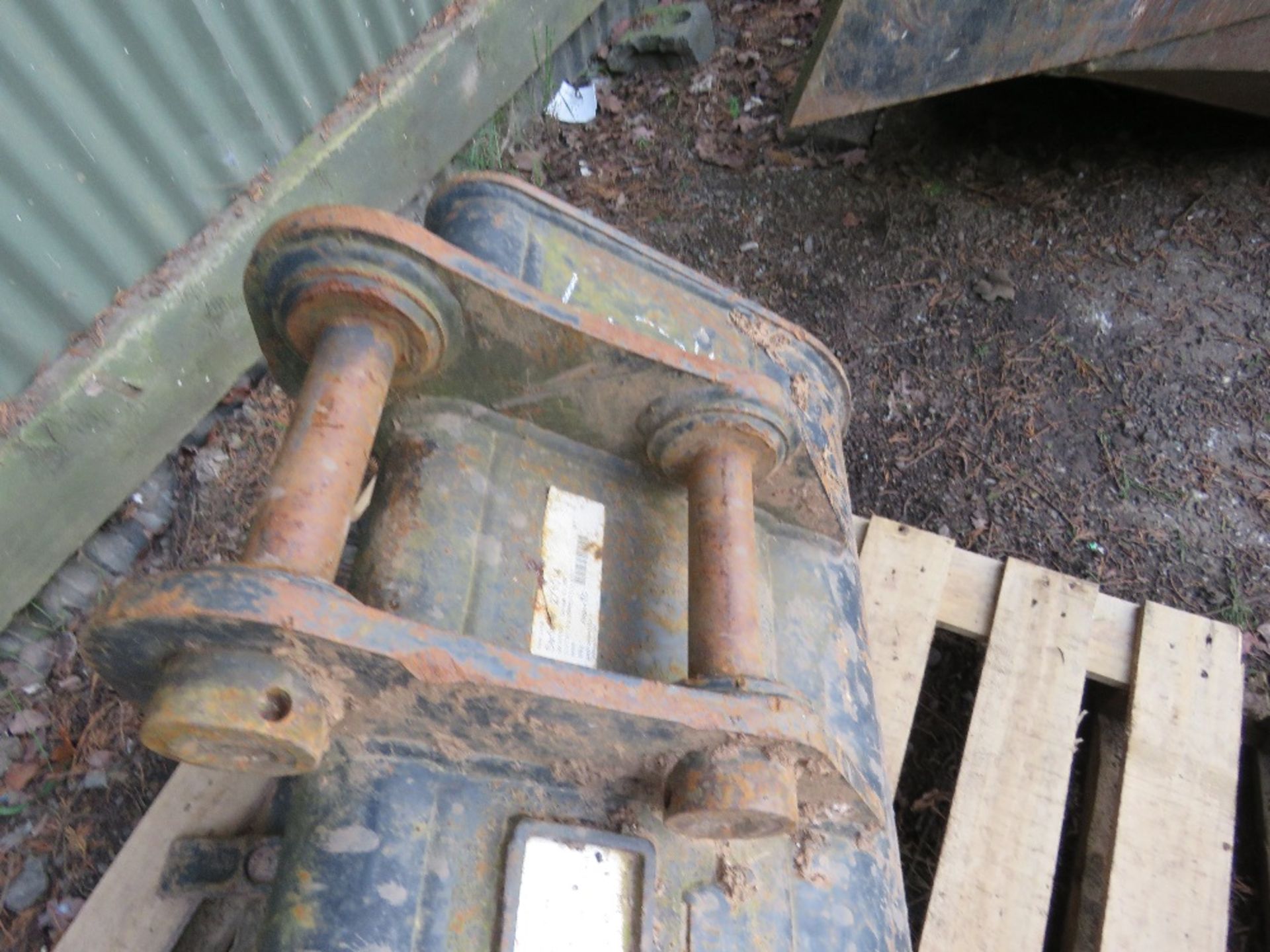 Toothed excavator bucket on 35mm pins, 2ft width approx. - Bild 3 aus 5