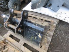 Toothed 3ft excavator digger bucket on 40mm pins