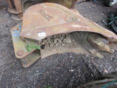 EBS 18" excavator bucket on 50mm pins