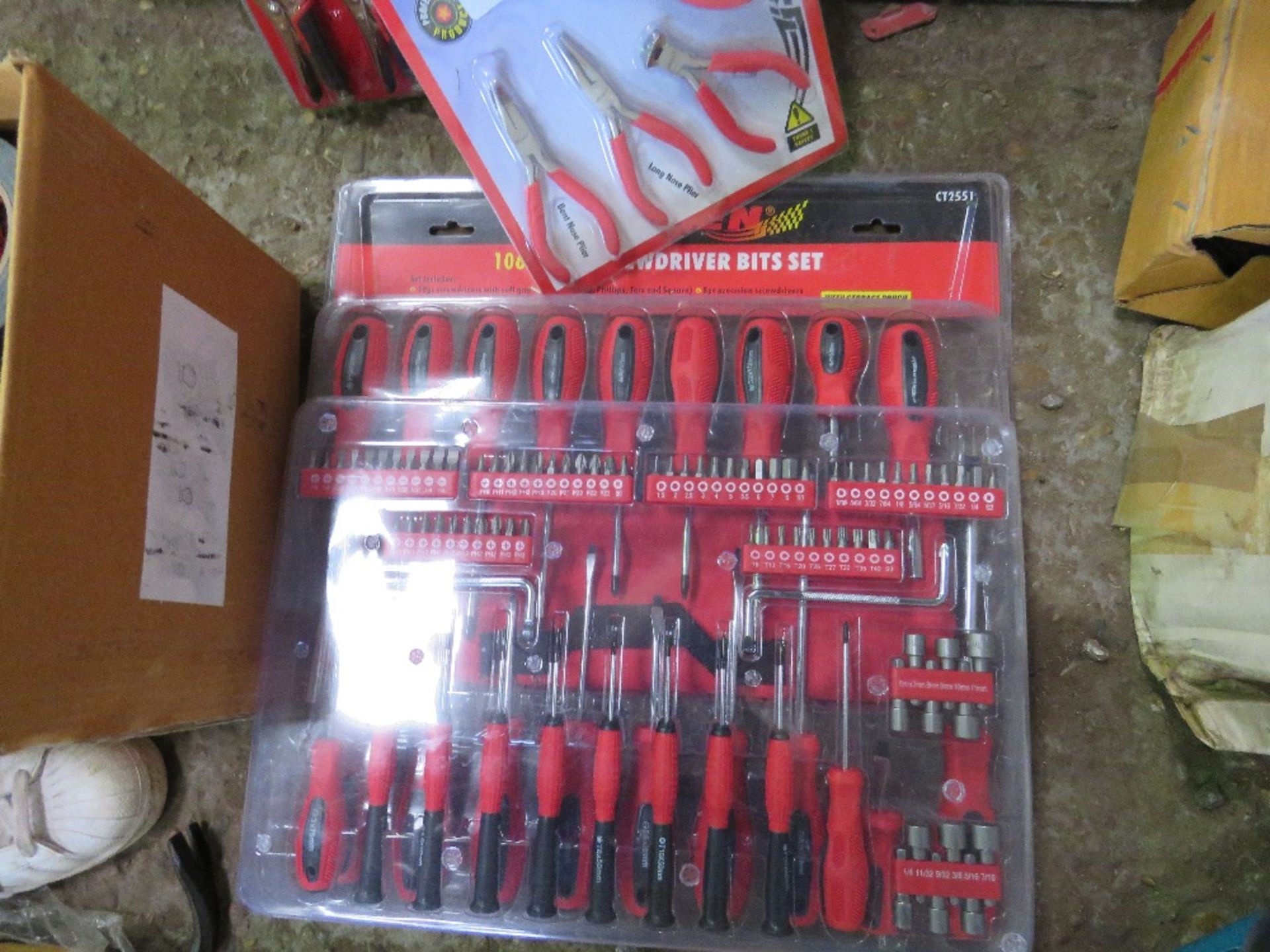 SCREWDRIVER SET PLUS PLIERS - Image 2 of 2