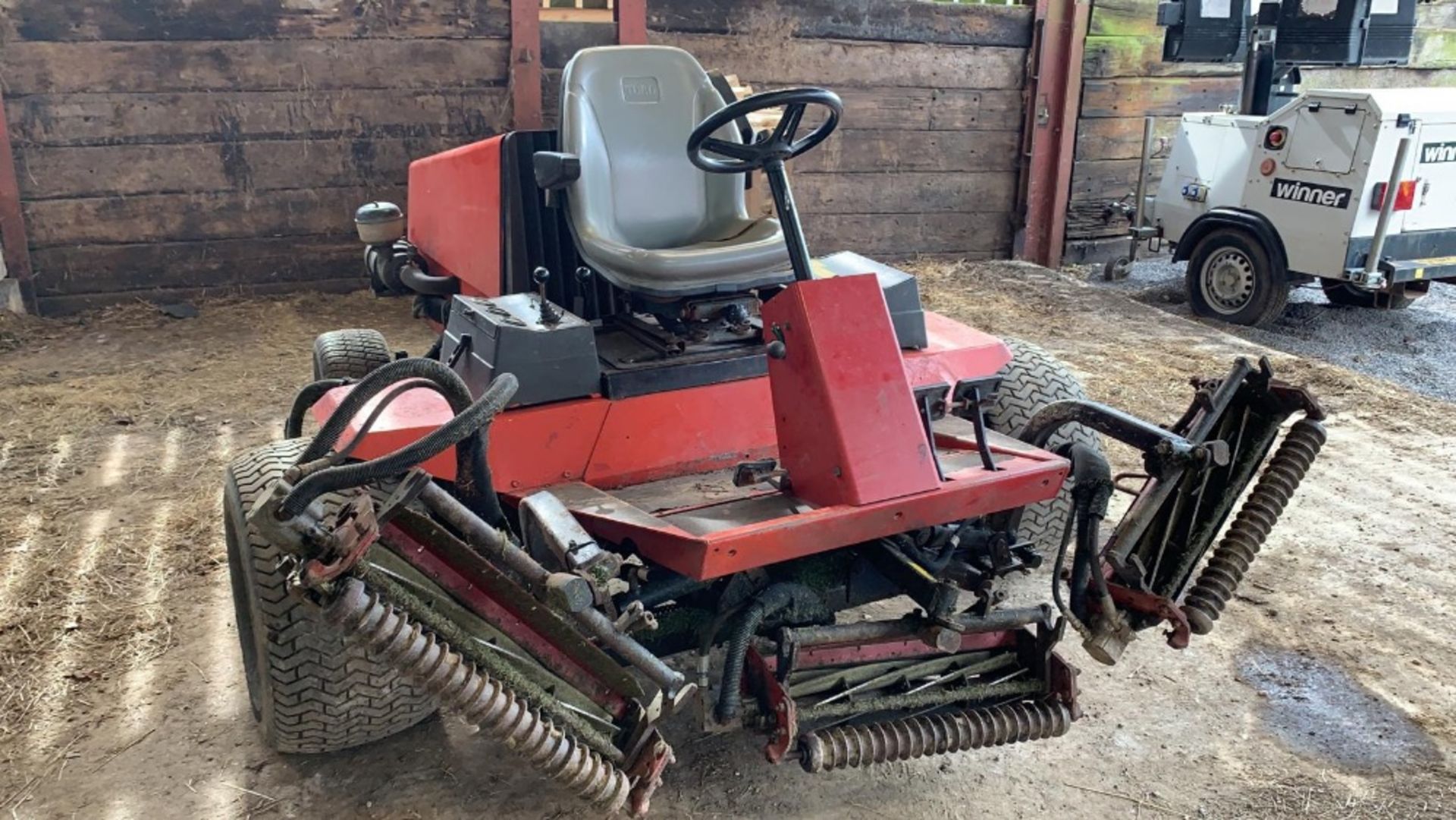 TORO REELMASTER 5400D 5 GANG MOWERS, DIESEL ENGINE, YEAR 2001, 3638 REC HRS. HYDRO DRIVE.VENDOR'S - Image 4 of 4