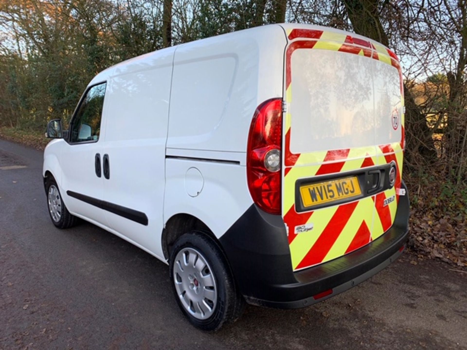 FIAT DOBLO 1.3CDT1 PANEL VAN. REG:WV15 MGJ YEAR 2015, 5 SEAT CREW VAN WITH EXTRA SEATS. TESTED - Image 4 of 6