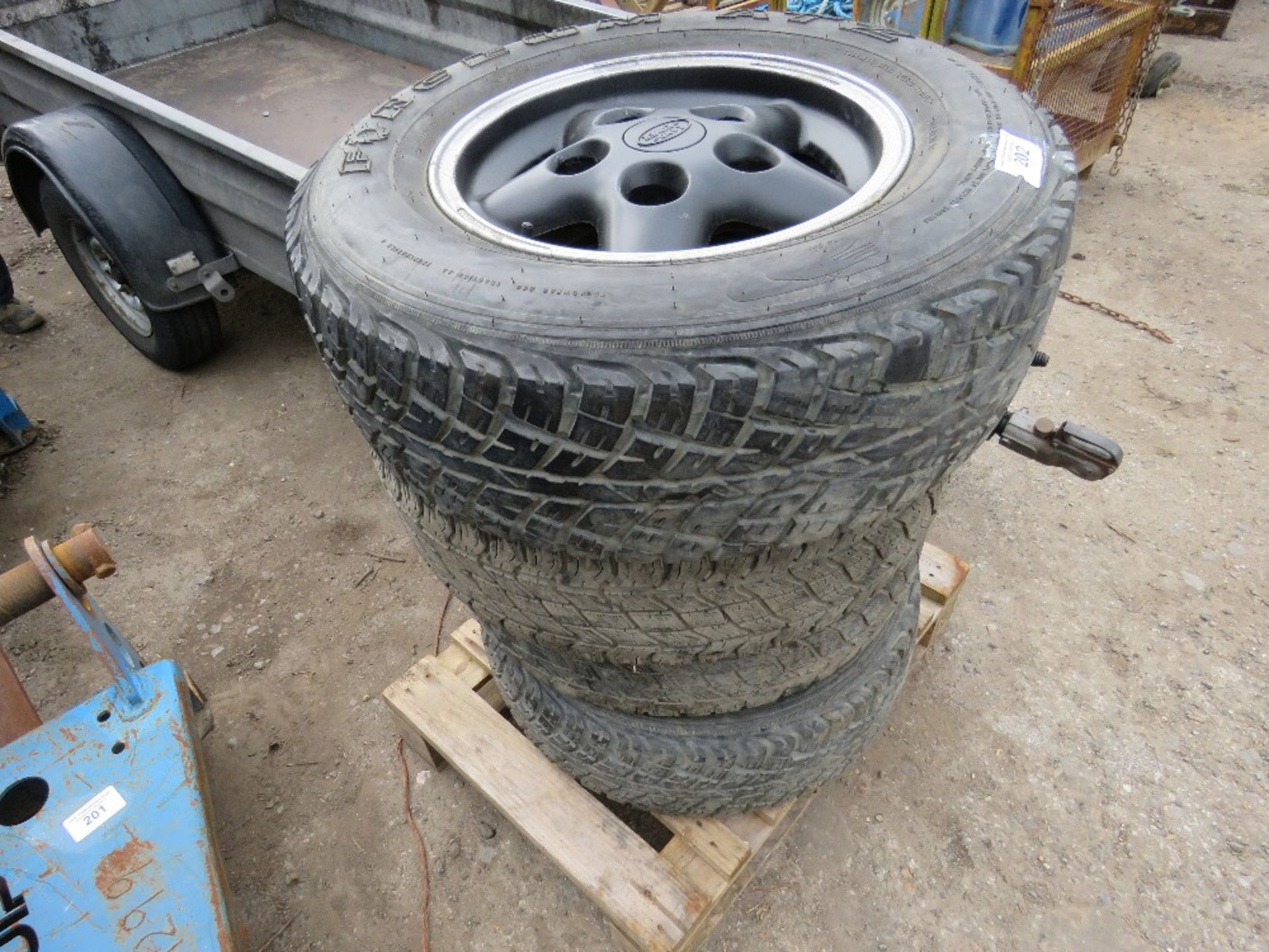 4 X LANDROVER ALLOY WHEELS AND TYRES 235/70R16 SIZE