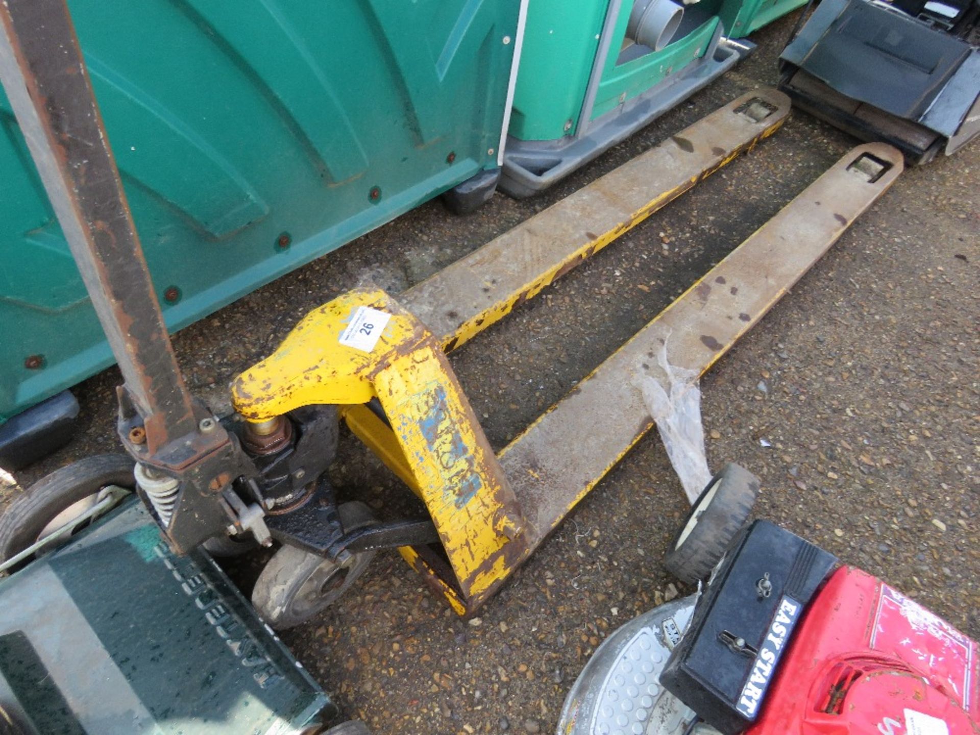 Long tined pallet truck