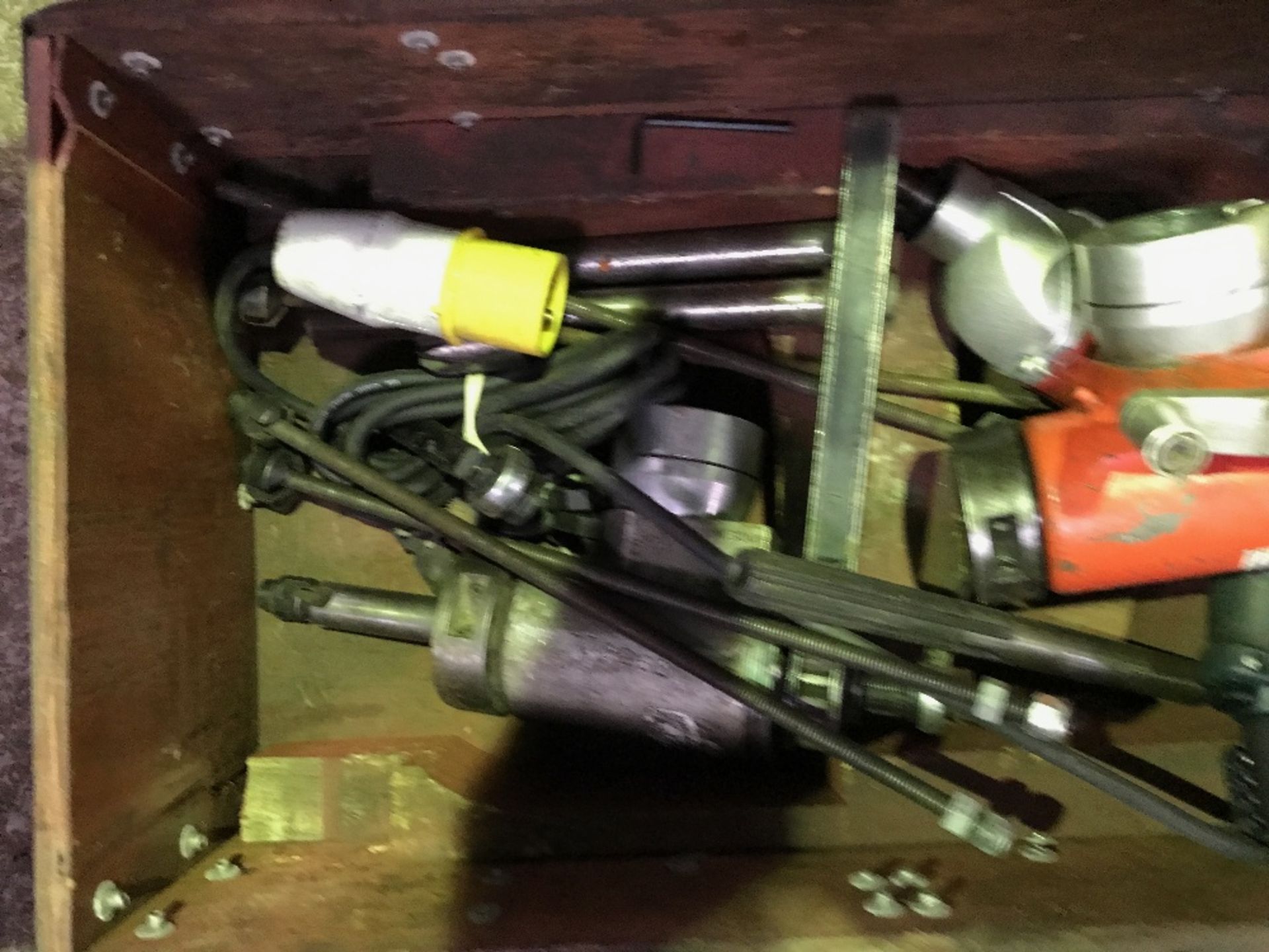 Pipe bevelling equipment in wooden box - Image 2 of 2