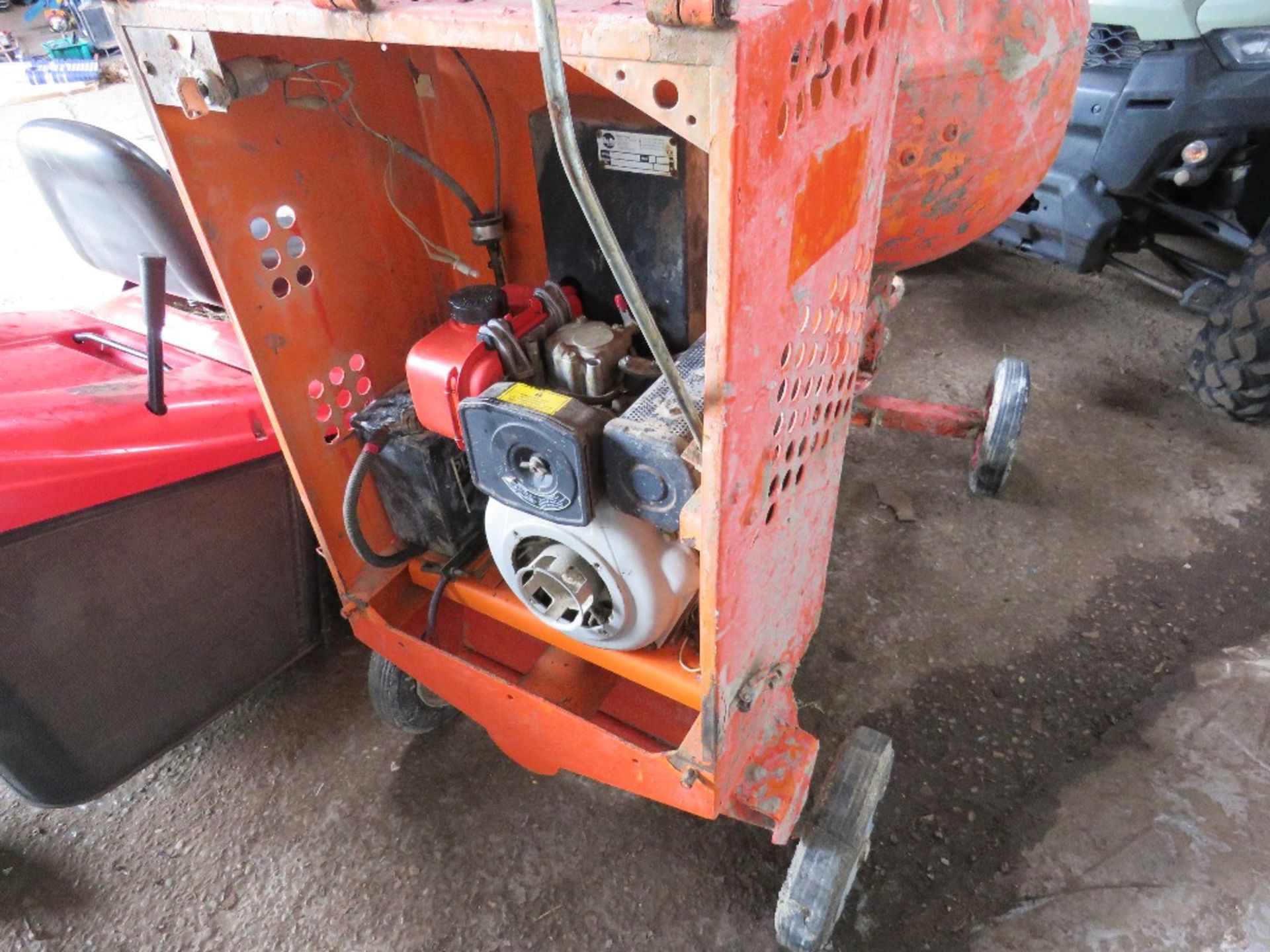 BELLE YANMAR ENGINED DIESEL SITE MIXER, WHEN TESTED WAS SEEN TO RUN AND MIX, HAS A DLAT BATTERY - Image 4 of 4