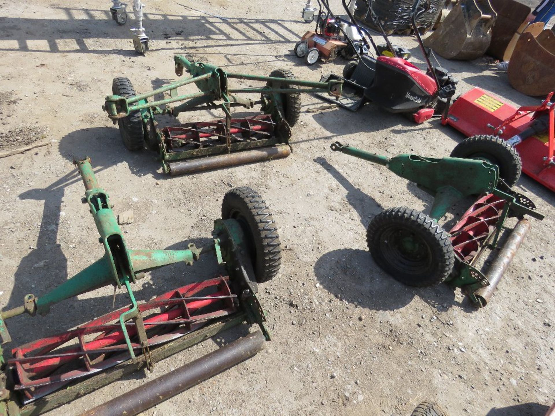 SET OF TOWED GANG MOWERS, WHEEL DRIVEN - Image 3 of 3