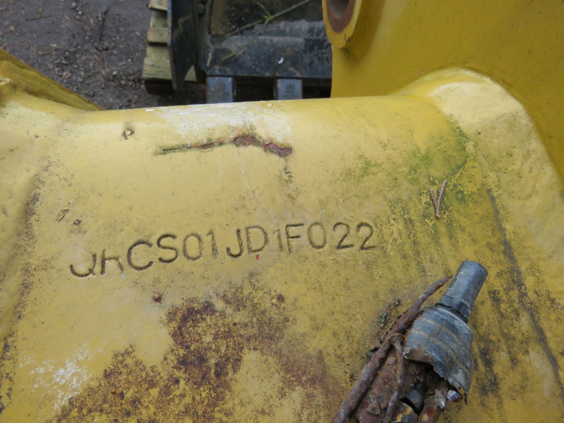 3ft Excavator digging bucket on 70mm pins, little used - Image 3 of 4