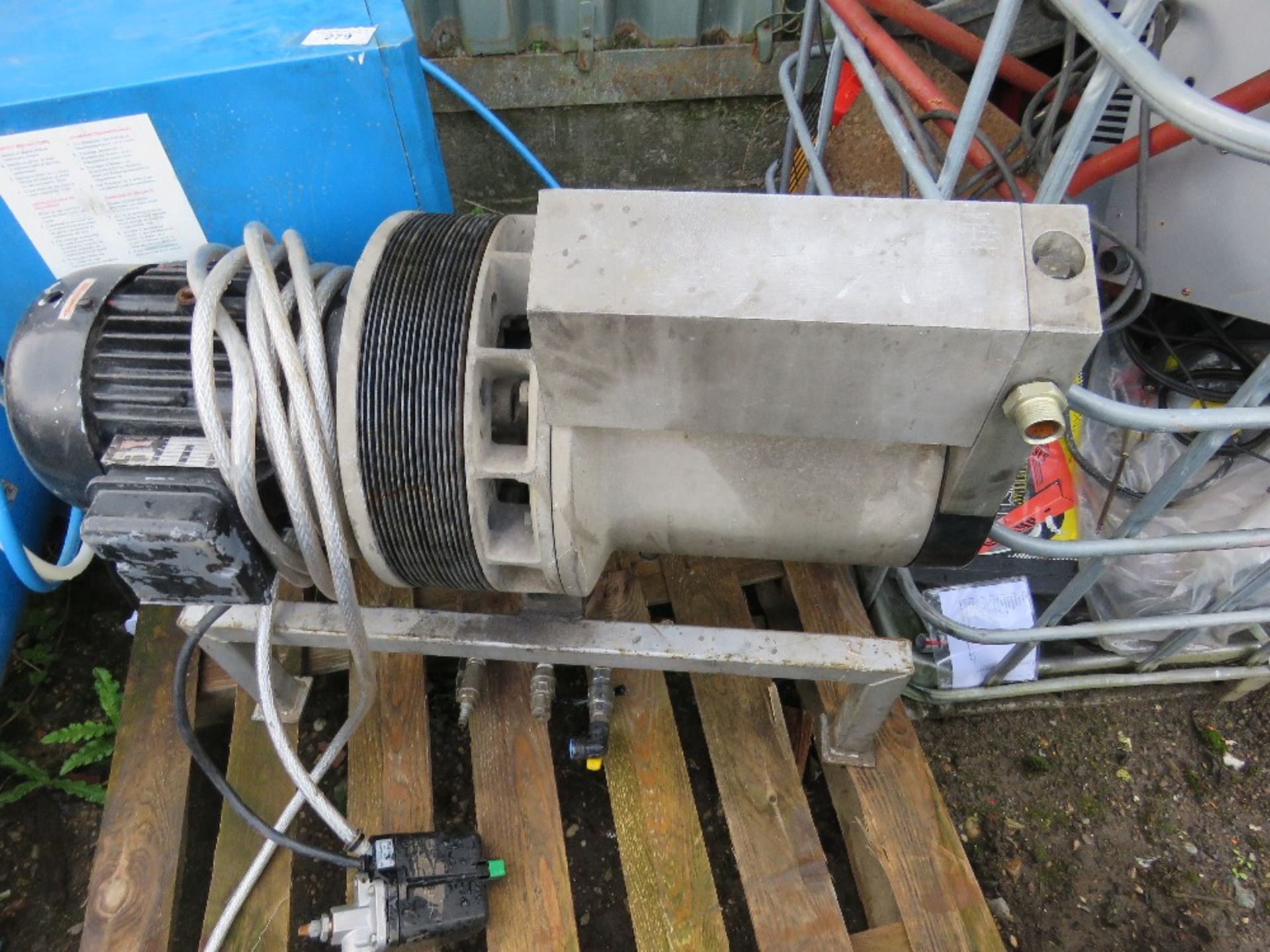 Hydrovane compressor plus Denco air drier unit - Image 2 of 4