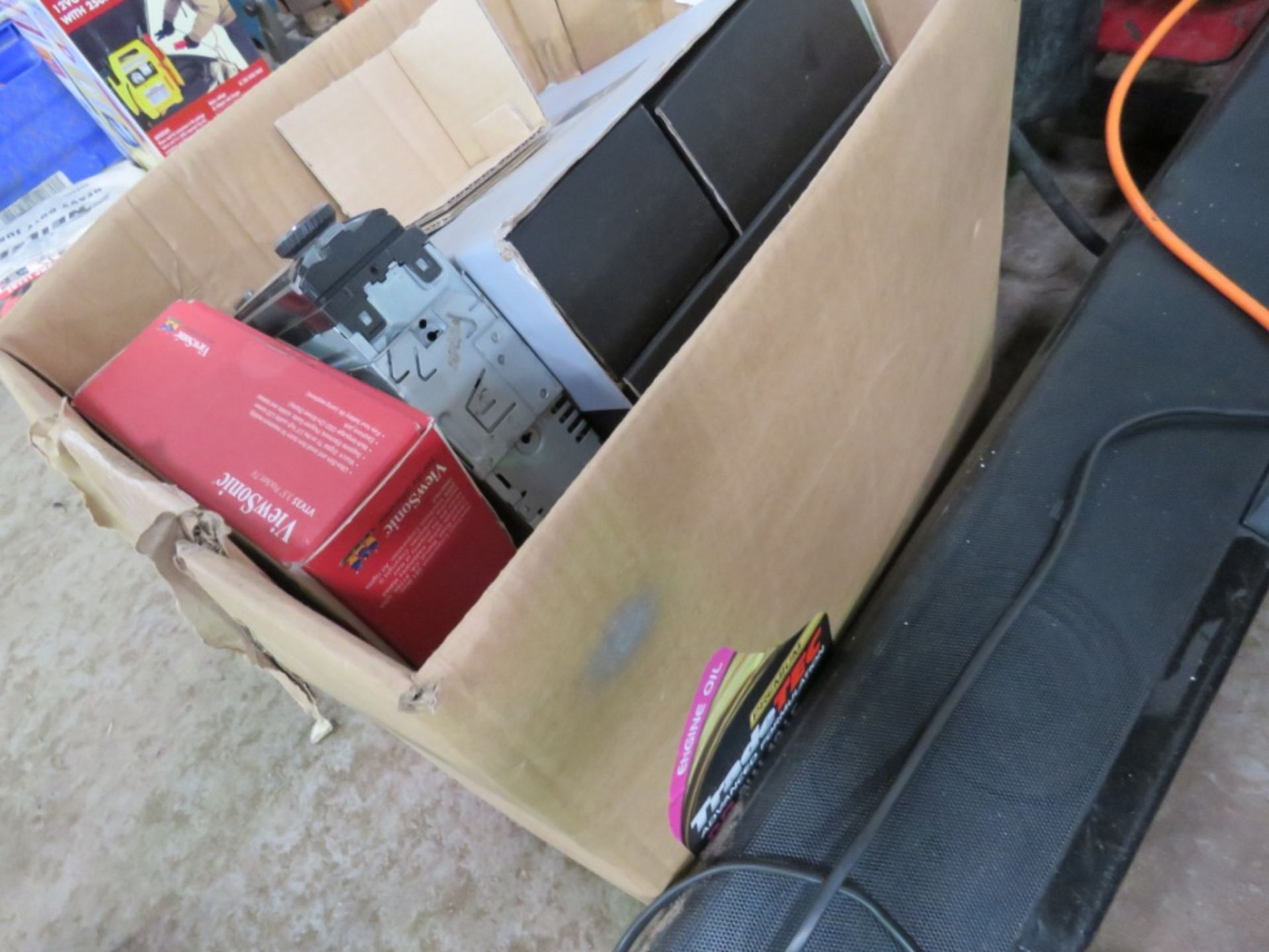 Box of radios and 2no. speakers - Image 3 of 3